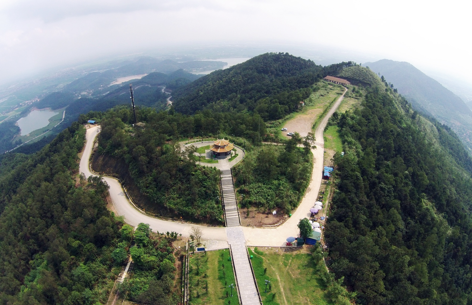 Duong len dinh tuong dai Thanh Giong qua ong kinh flycam hinh anh