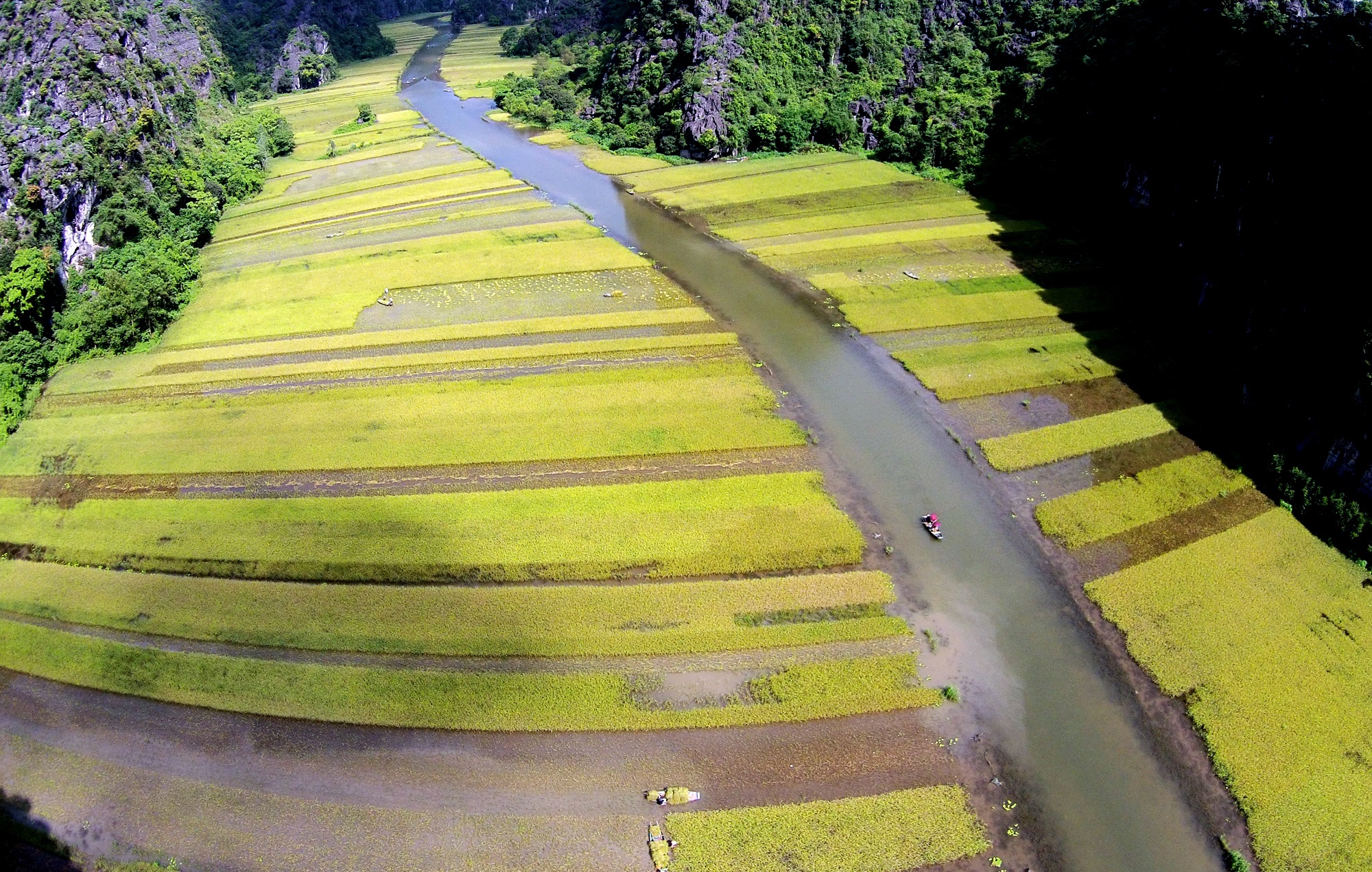 Con song que vang ruc o Tam Coc hinh anh