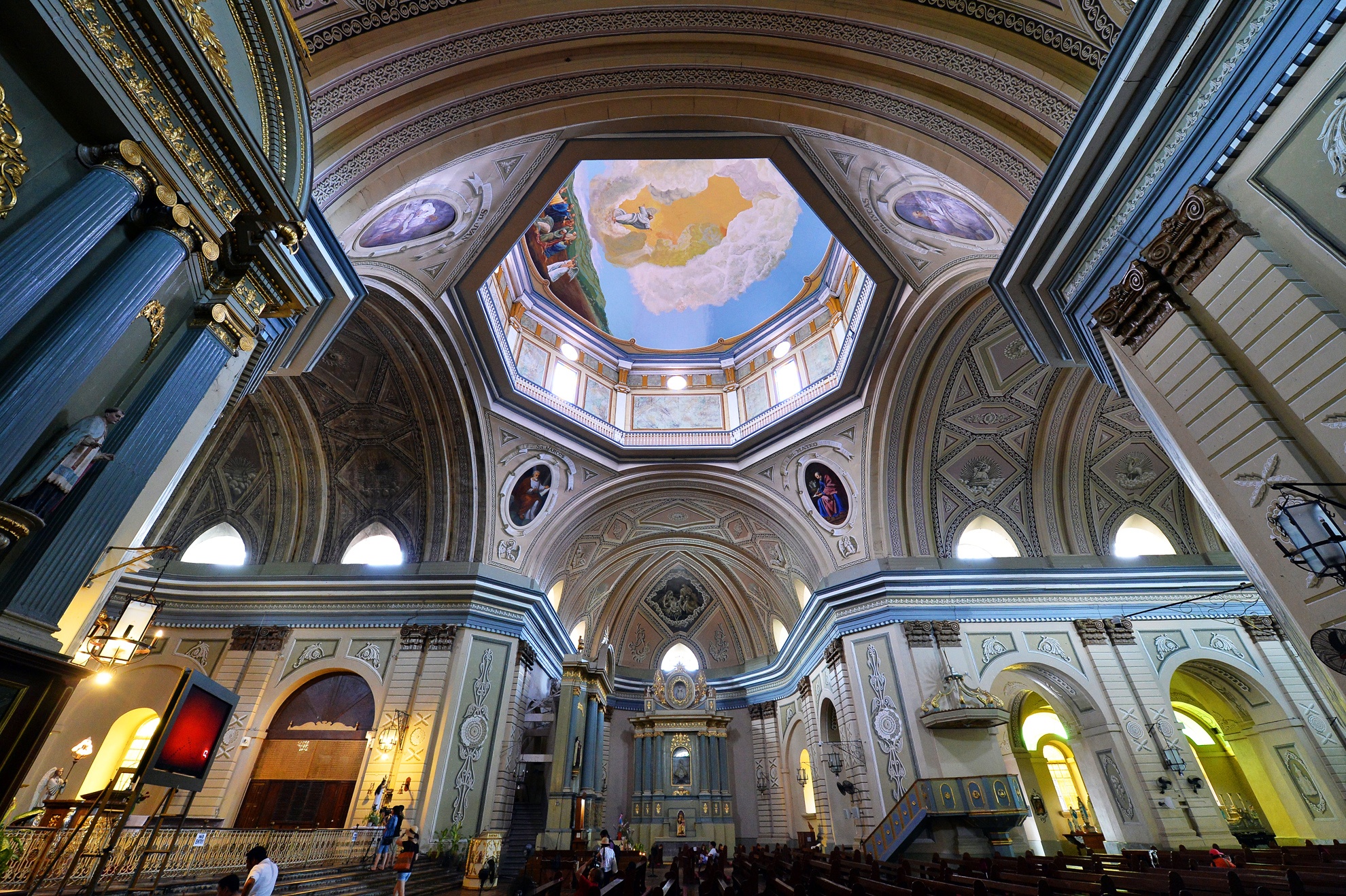 Nha tho cong giao lon nhat chau A o Philippines hinh anh