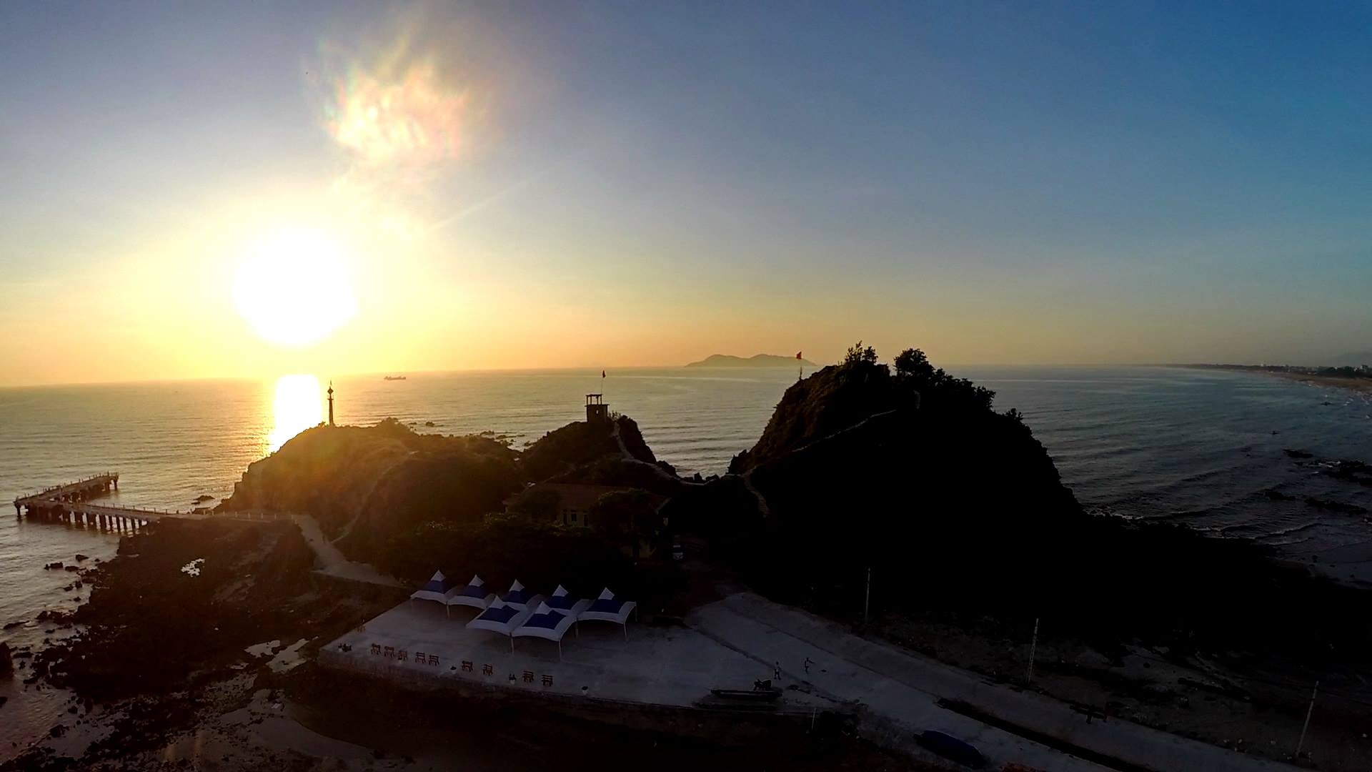 Bai bien dep nhat Bac Trung Bo nhin tu camera bay hinh anh