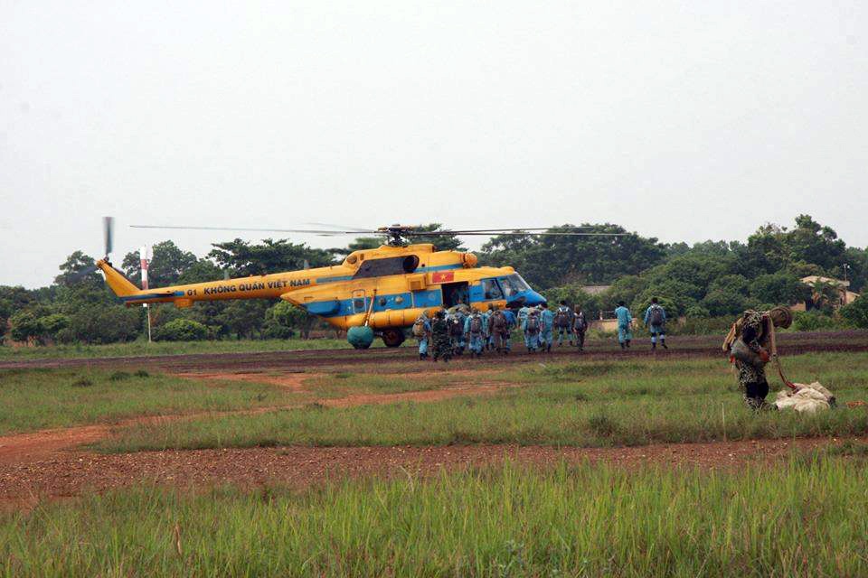 Hình ảnh được chụp trong buổi tập nhảy dù trước khi xảy ra tai nạn một ngày do huấn luyện viên Đặng Thành Chung, (người có mặt trên chuyến bay này và tử nạn) đăng tải lên trang cá nhân facebook trước khi bay.
