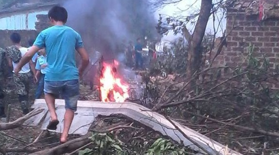 5 gio phong toa hien truong vu may bay roi o Hoa Lac hinh anh