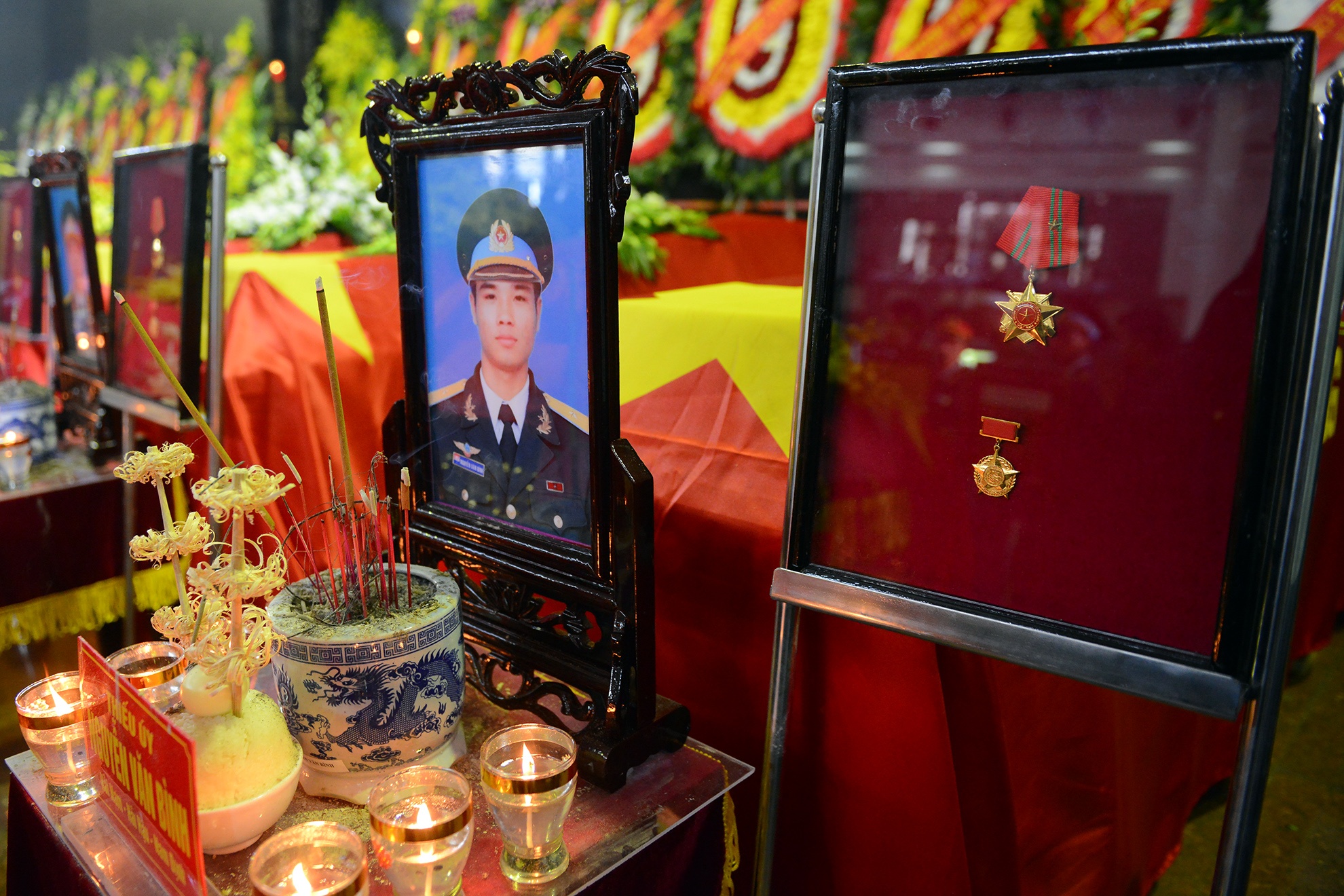 Toan canh le tien biet 18 chien si vu tai nan may bay hinh anh