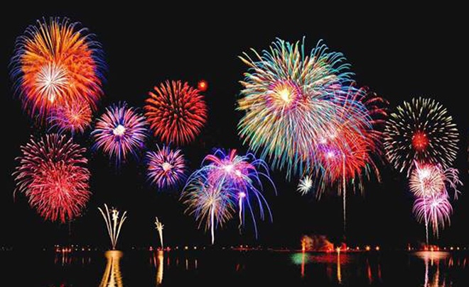 Hang nghin nguoi reo ho xem phao hoa Sai Gon hinh anh