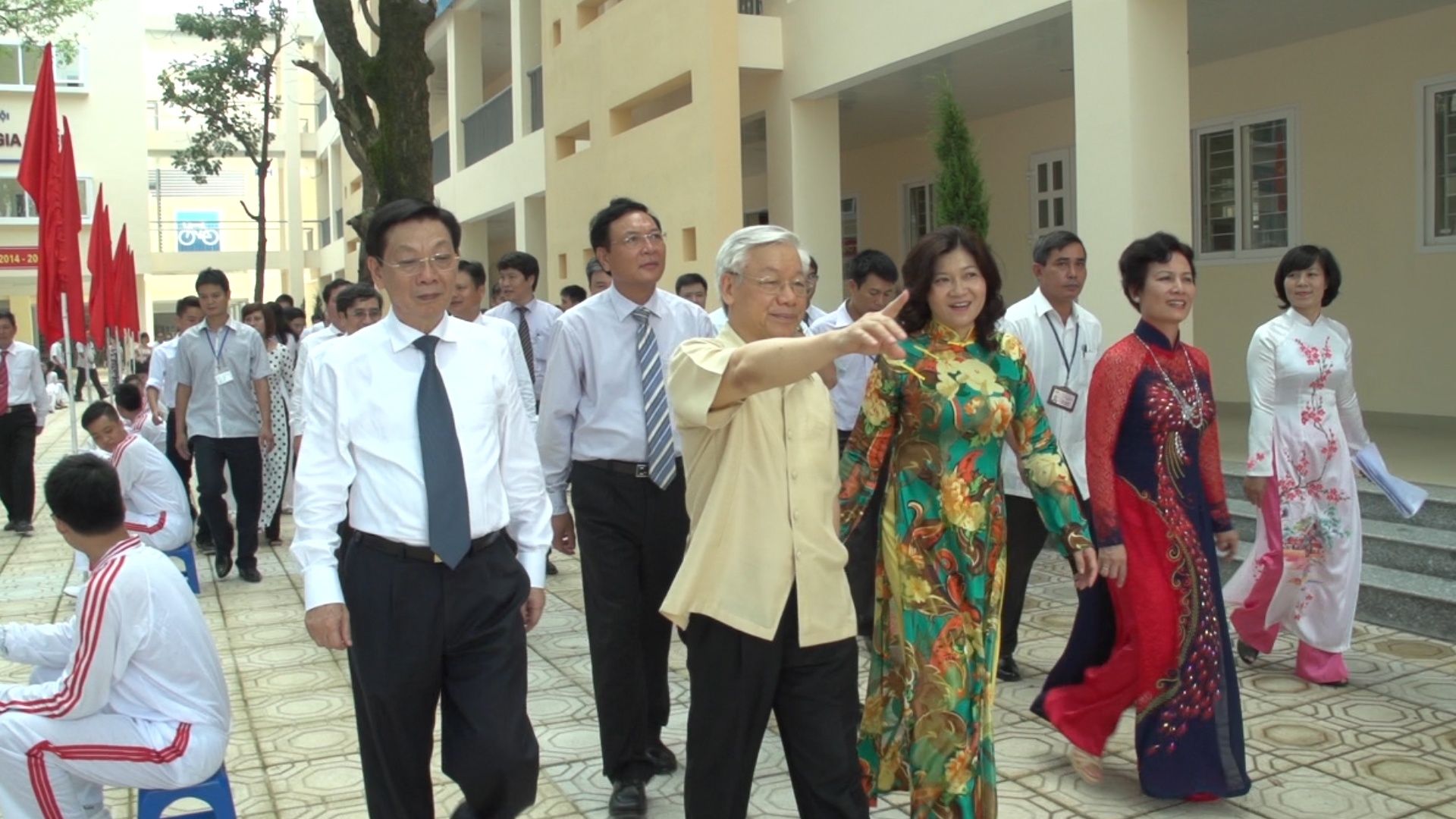 Tong bi thu Nguyen Phu Trong danh trong khai giang hinh anh