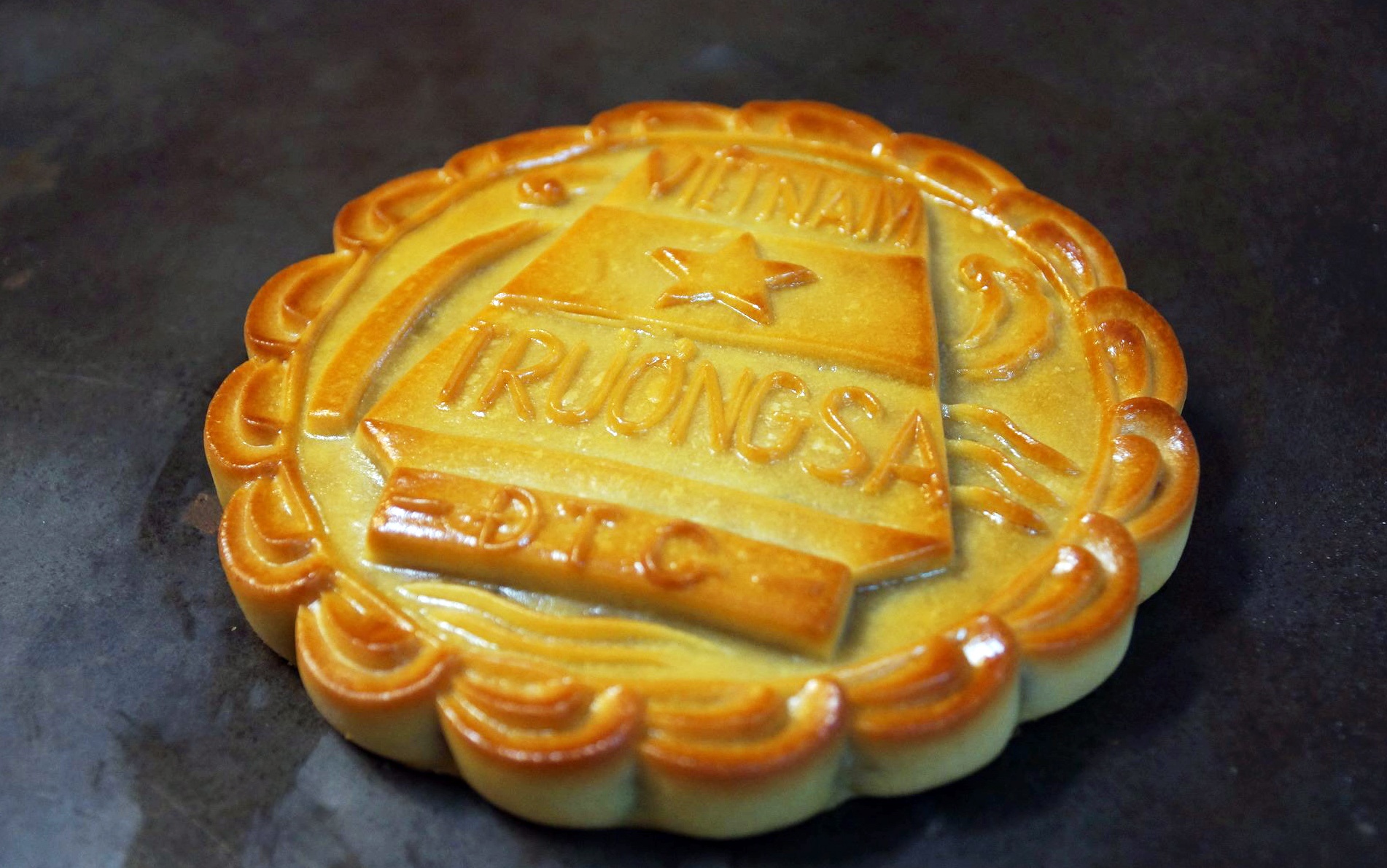 Xuat hien banh trung thu in hinh Hoang Sa, Truong Sa hinh anh