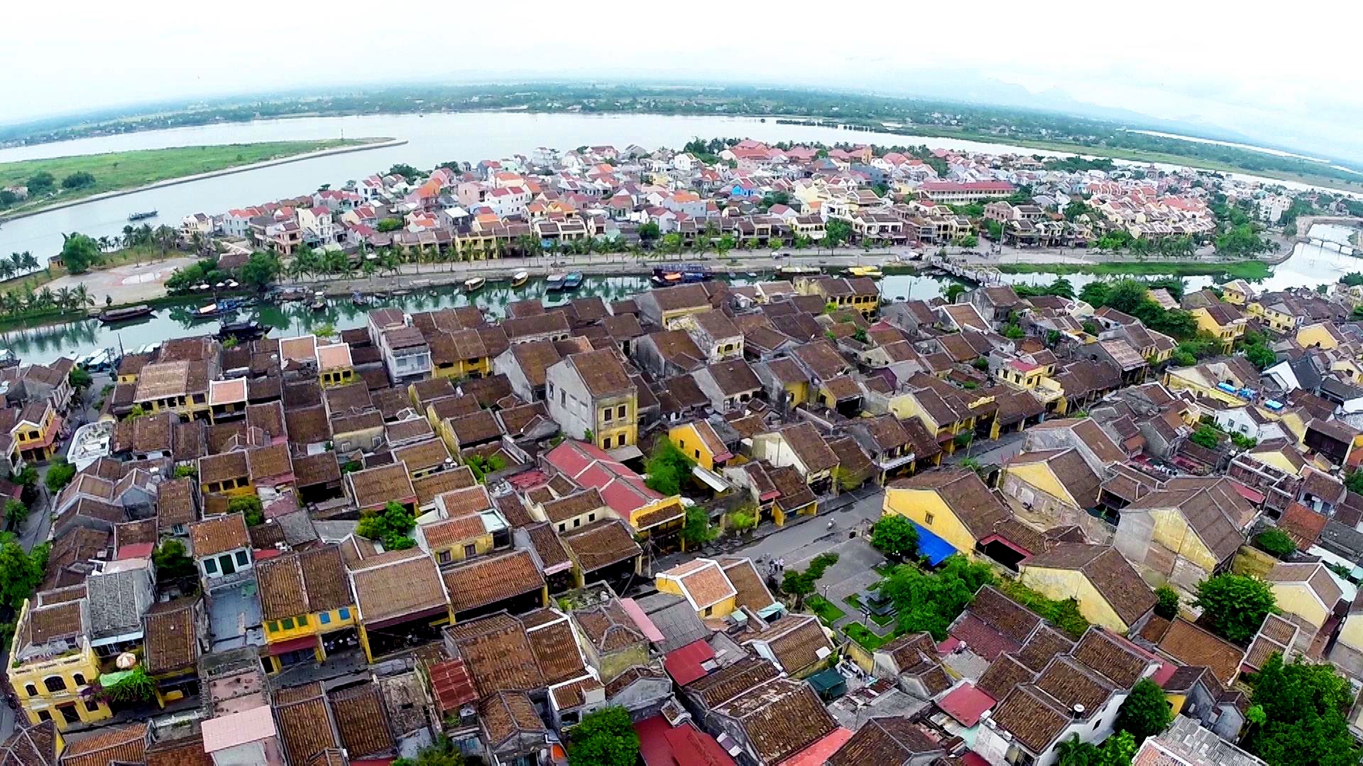 Pho co Hoi An nhin tu camera bay hinh anh