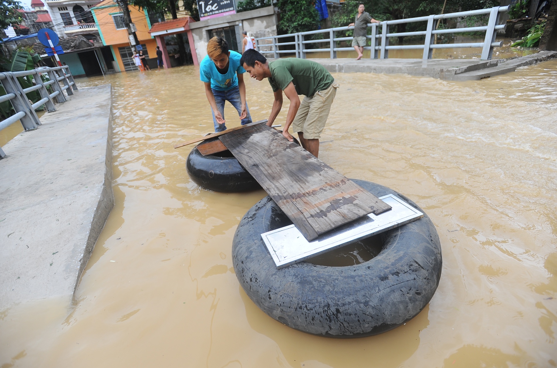 Lang Son lai chim trong nuoc sau bao Kalmaegi hinh anh