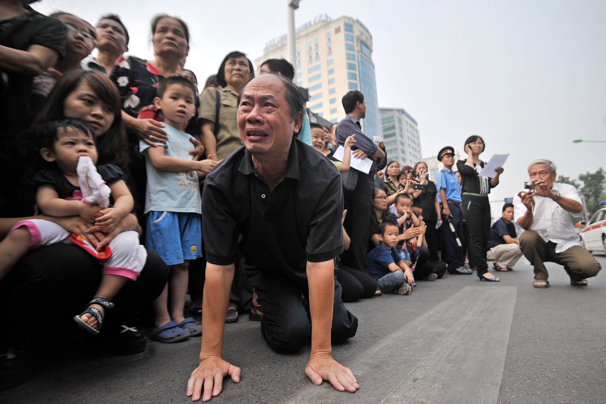 Nhung hinh anh lay dong long nguoi tai le tang tuong Giap hinh anh