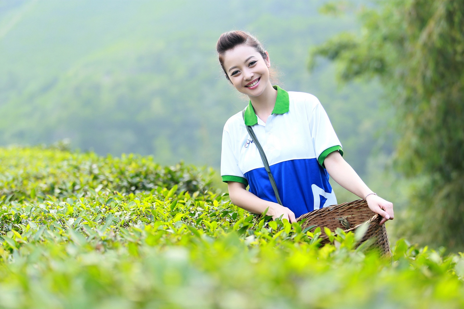 Jenifer Pham deo gui hai che giua thien nhien xanh mat hinh anh