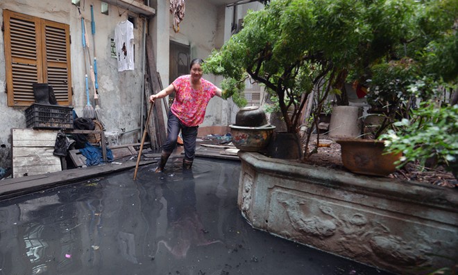 Cuoc song ngap ngua trong nuoc thai giua long thu do hinh anh