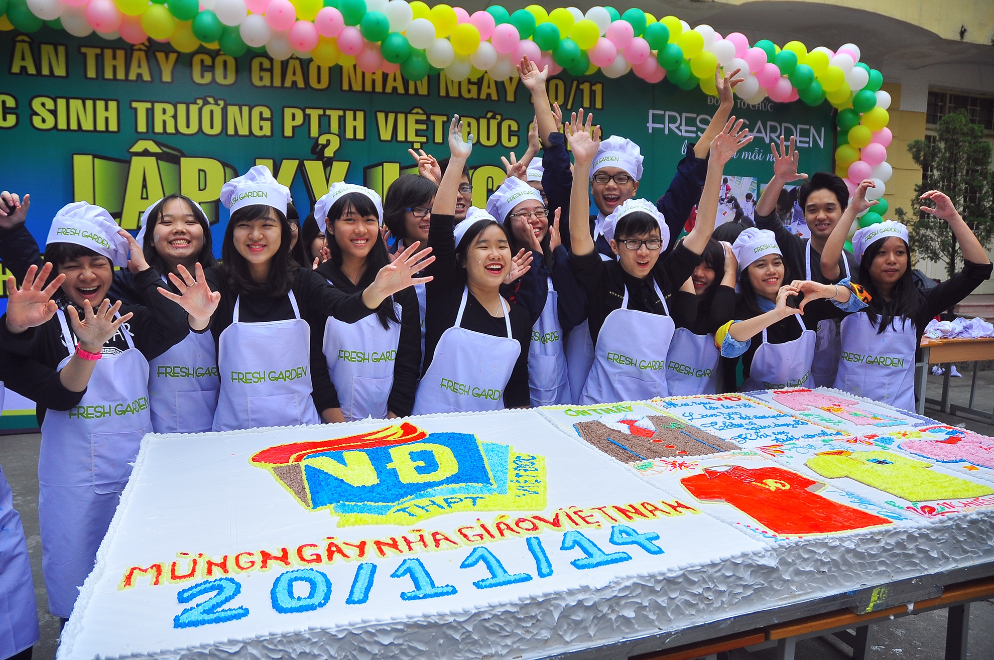 Banh kem khong lo tang thay co cua teen Viet Duc hinh anh