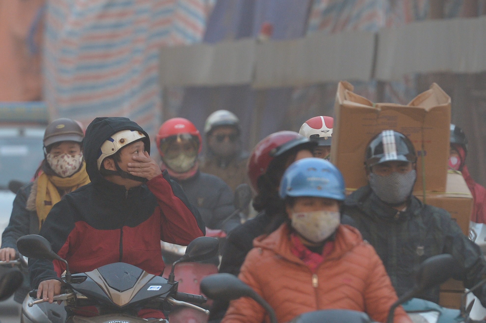 Tac nghen, lo so, hung bui o khu vuc bi sap gian giao hinh anh