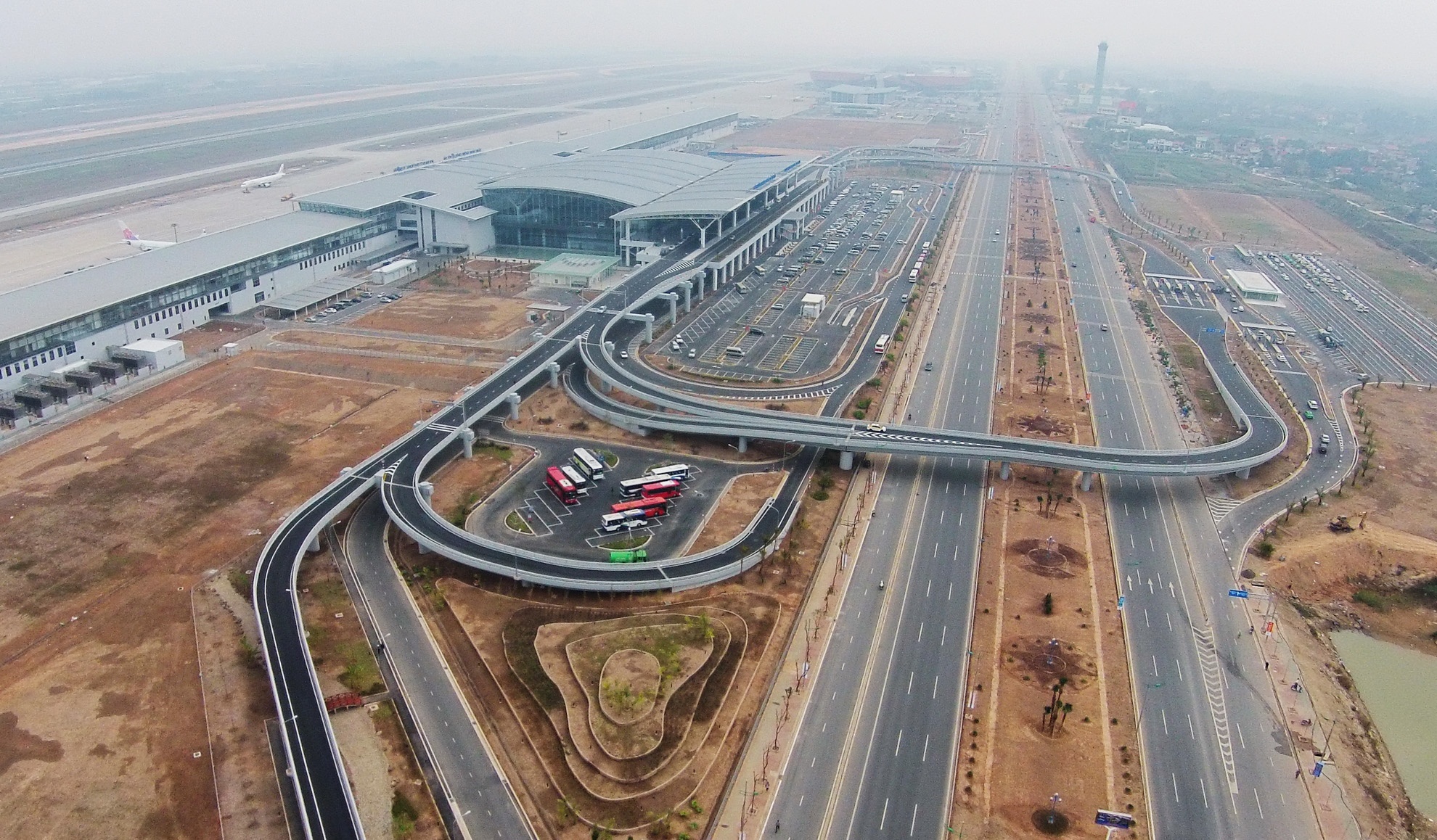 Ga hang khong hien dai nhat Viet Nam nhin tu tren cao hinh anh