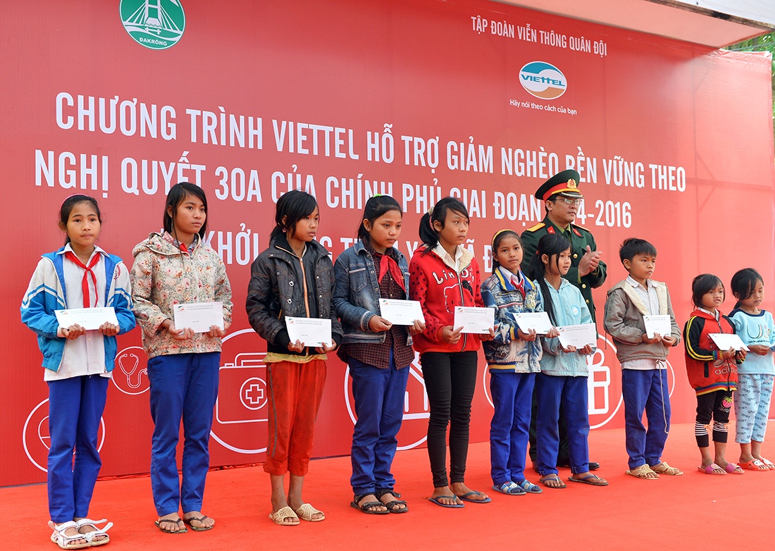 Viettel ho tro 145 ty dong xoa ngheo tai 3 huyen vung sau hinh anh