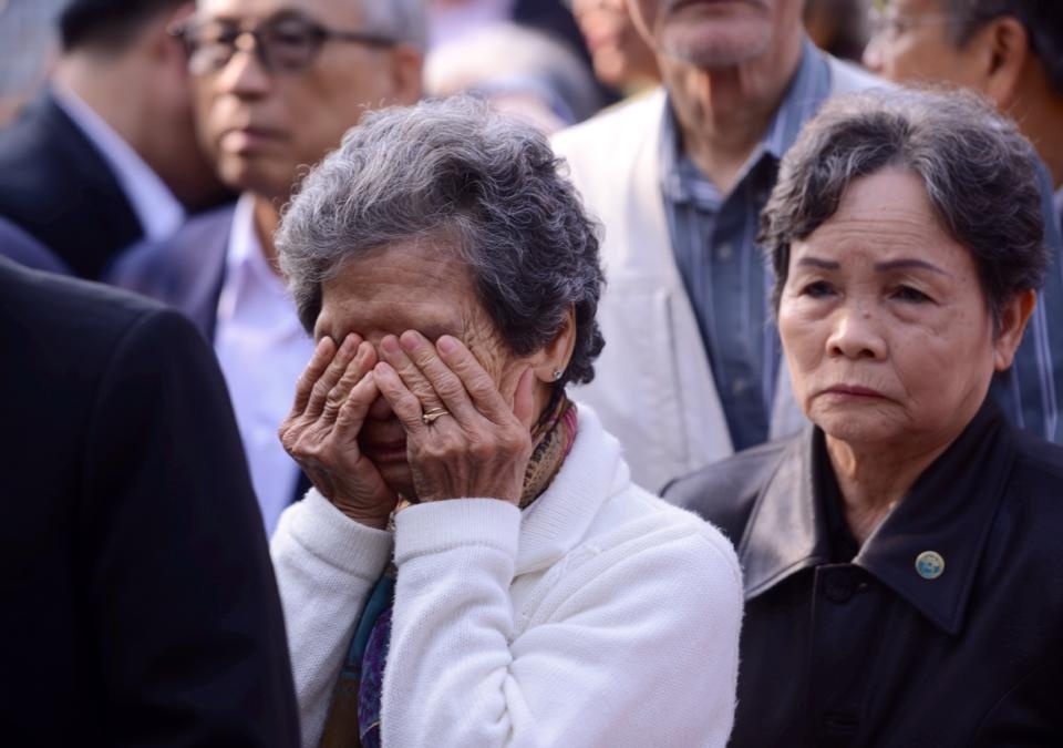 Khoanh khac xuc dong tai le vieng ong Ba Thanh hinh anh