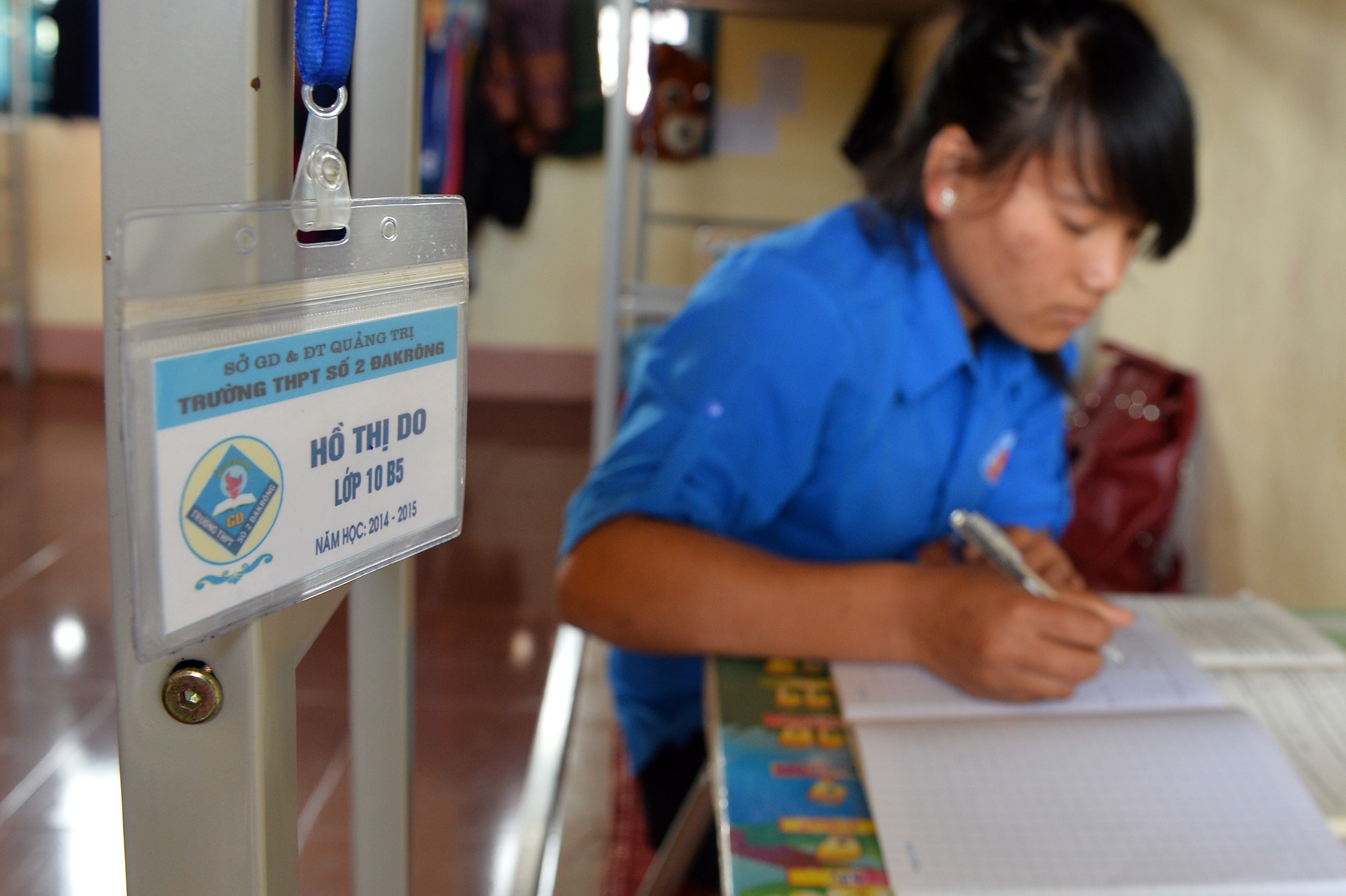 Cuoc song cua hoc sinh noi tru vung bien gioi mien Trung hinh anh