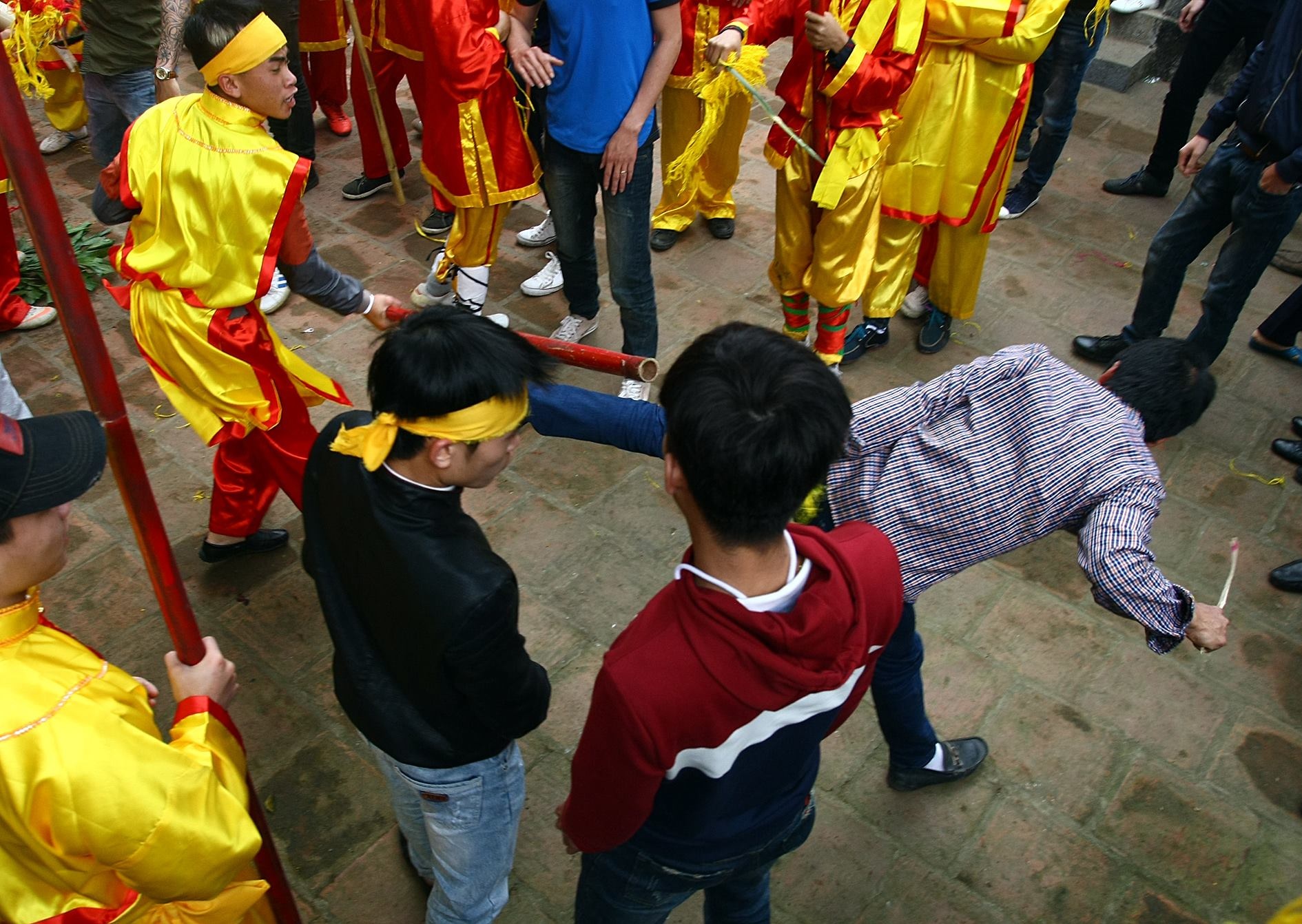 Can loai bo cac hu tuc khong con phu hop voi xa hoi van minh hinh anh