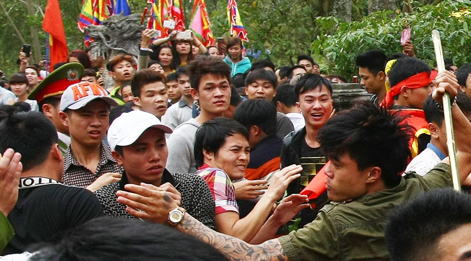 Hon chien o le hoi den Giong hinh anh