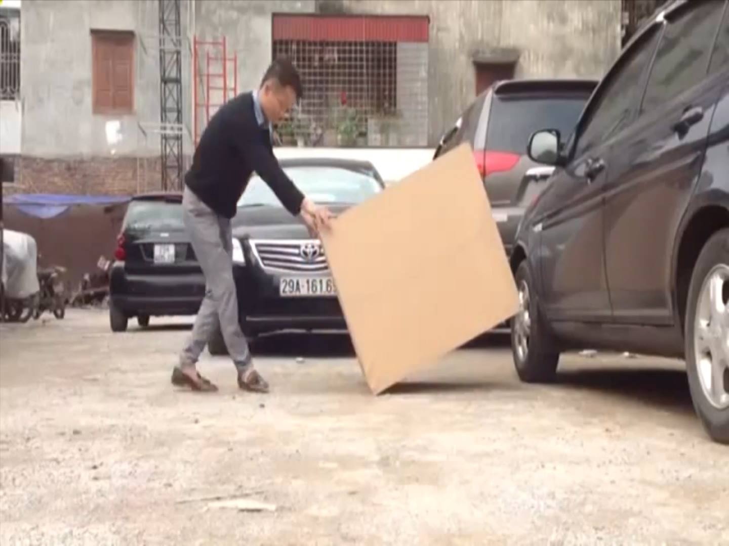 Ong chu bai do o to tro tai don tho ky la hinh anh