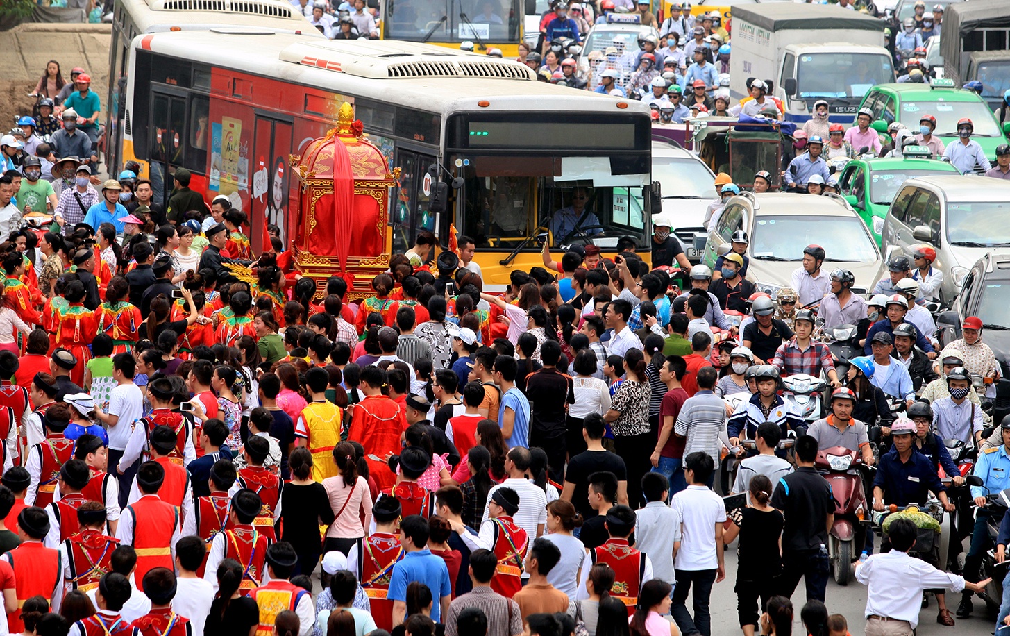 Ruoc kieu nguoc chieu gay tac duong hinh anh