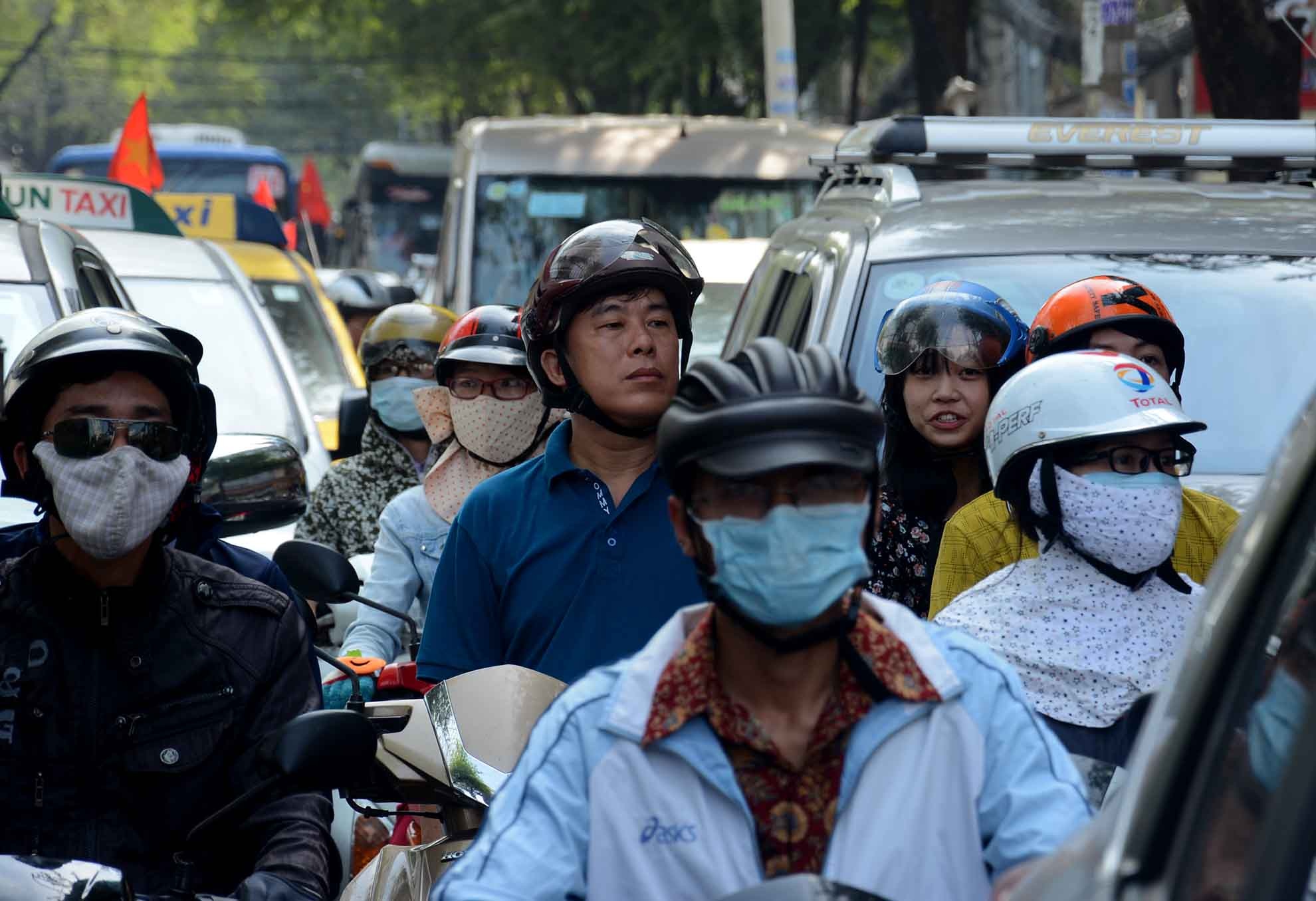 Nhich tung met tren duong Sai Gon buoi tong duyet 30/4 hinh anh