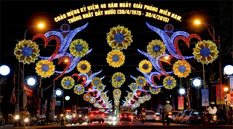 Sai Gon ruc ro ky niem 40 nam giai phong hinh anh