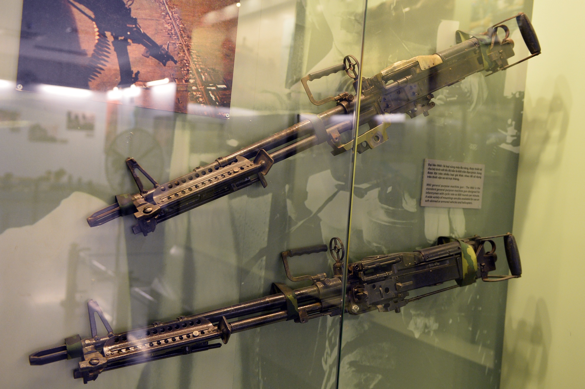 Đại liên M60 là loại súng máy đa năng, được thiết kế cho bộ binh với tốc độ bắn 600 viên đạn/phút. Súng được đặt trên nhiều loại giá khác nhau để sử dụng trên thiết vận xa và trực thăng.