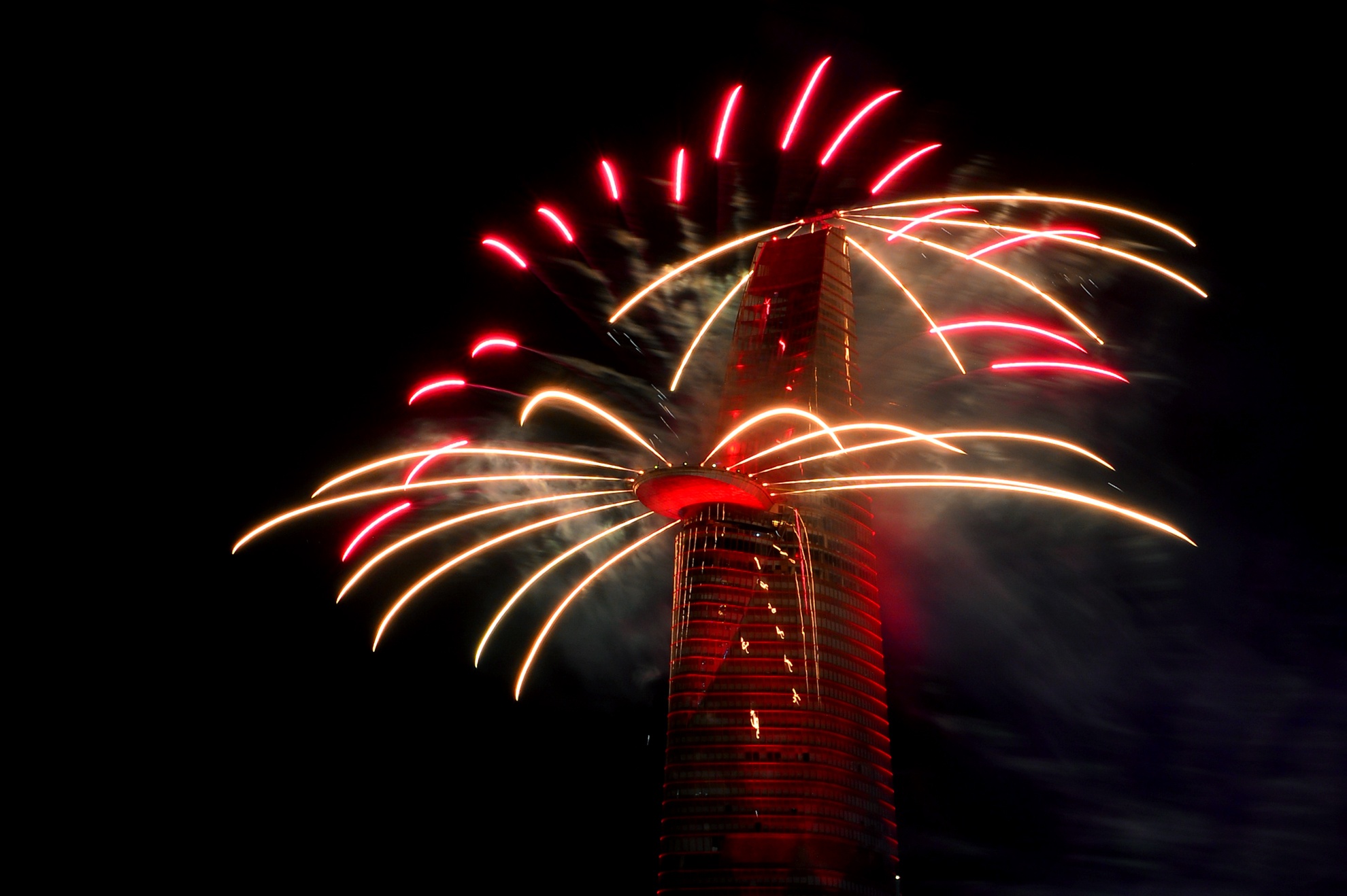 Man phao hoa nghe thuat mung 40 nam giai phong mien Nam hinh anh