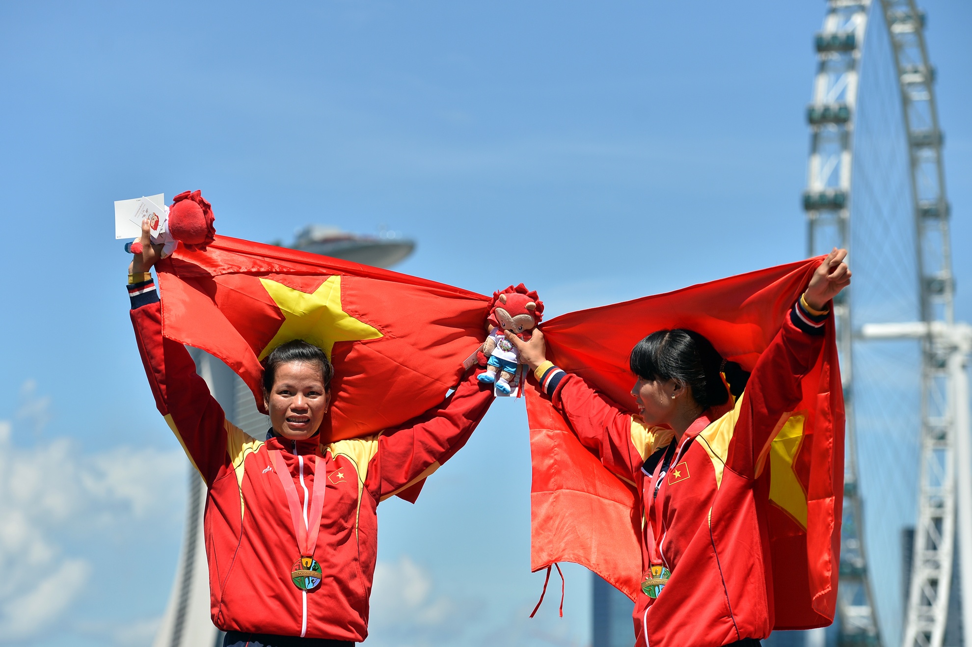 Co do sao vang ruc ro o Marina Channel hinh anh