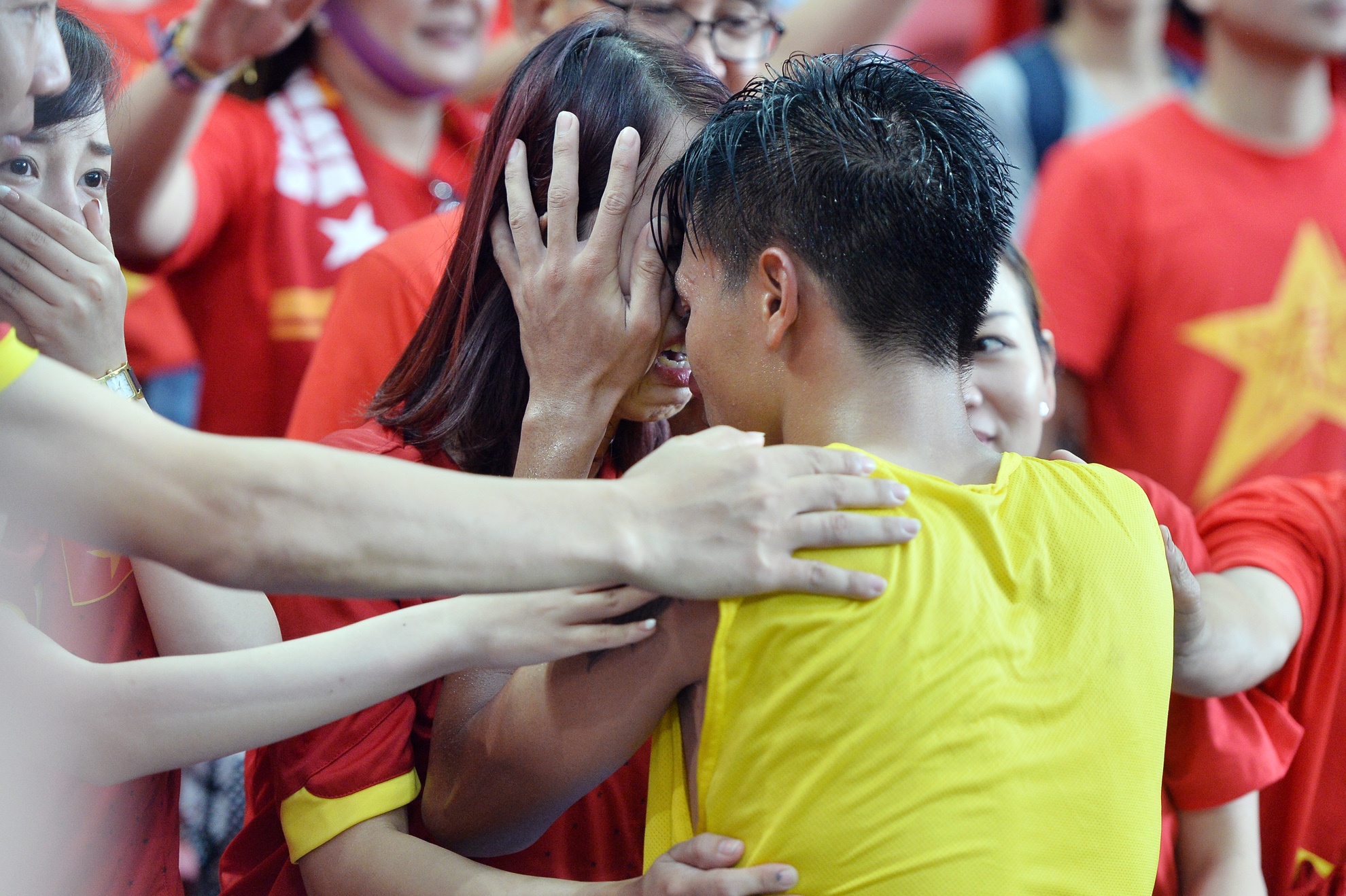 Ban gai om Ngoc Thang chia se noi buon hinh anh