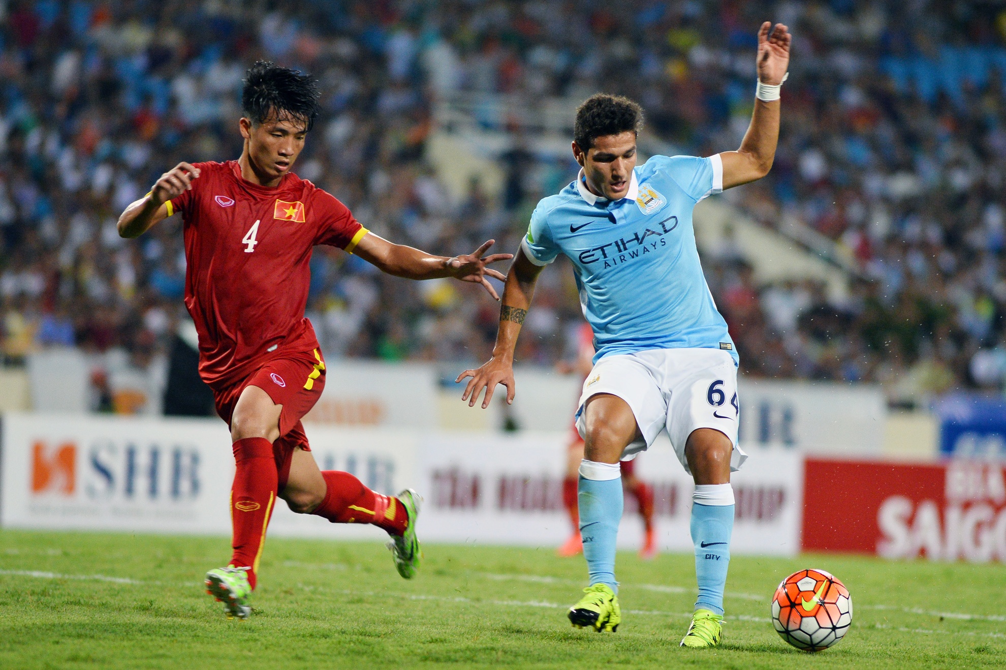 Sao Man City the hien dang cap vuot troi truoc tuyen thu VN hinh anh