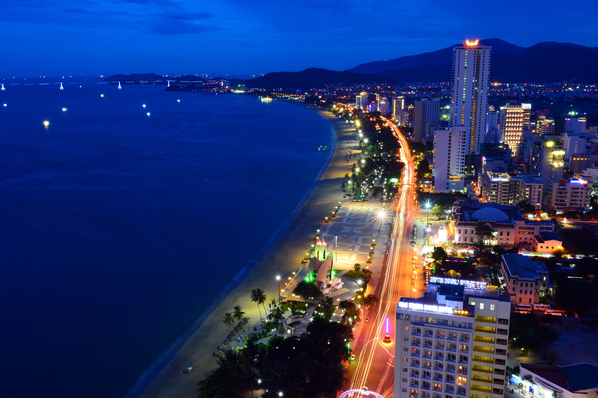 Tuyen duong sam uat nhat thanh pho bien Nha Trang hinh anh