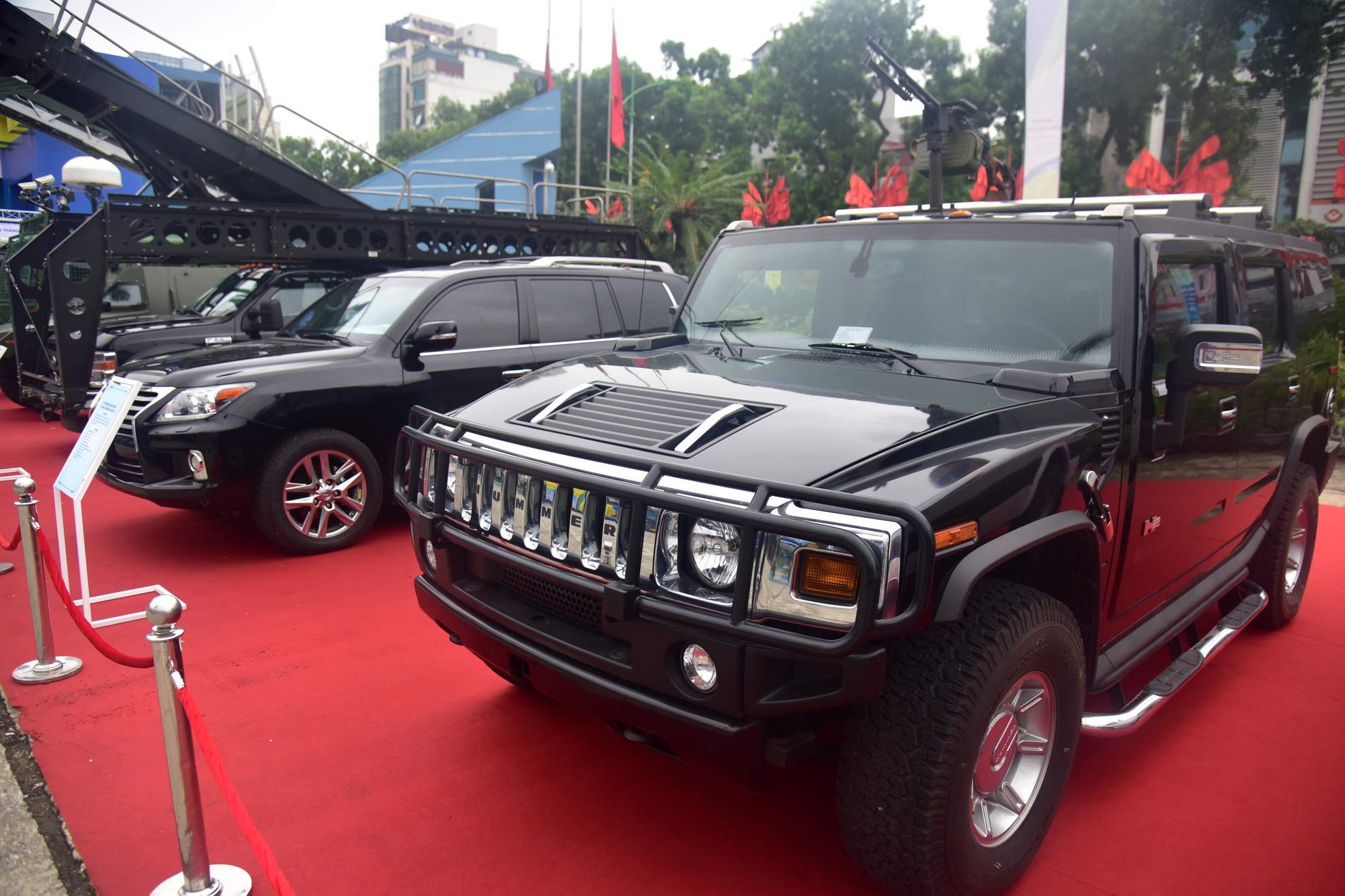 Hang loat xe dac chung quan doi hoi tu tai Ha Noi hinh anh