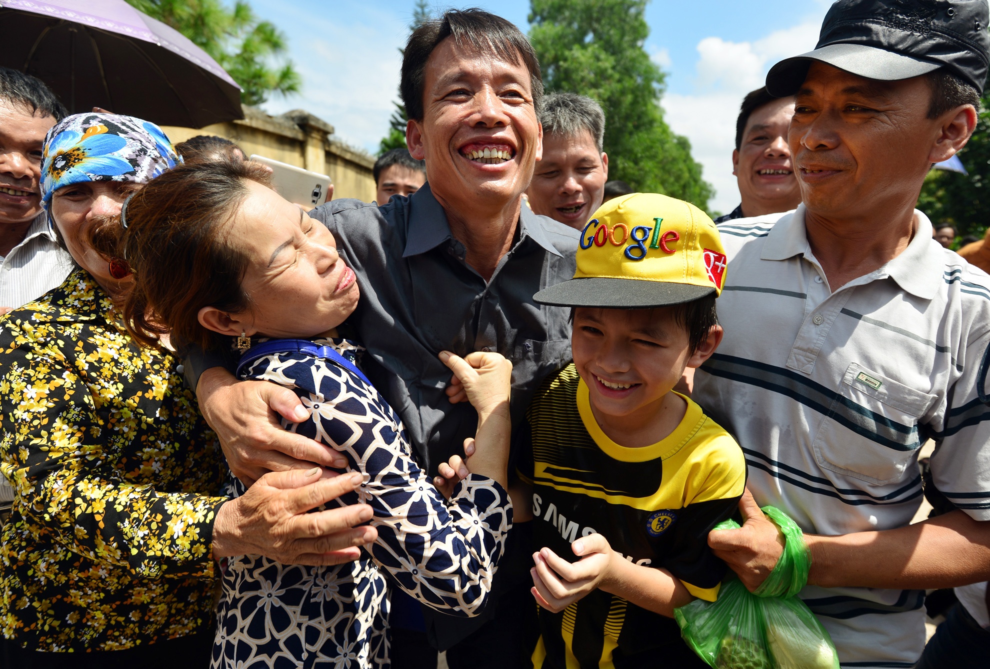 Ong Doan Van Vuon mung ro ngay ra tu hinh anh