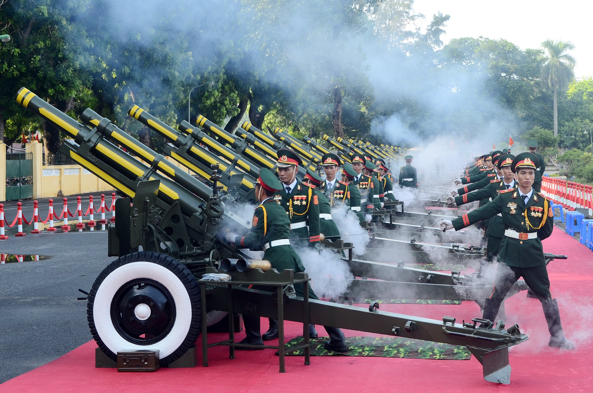 Dan dai bac tap ban truoc ngay Quoc khanh hinh anh