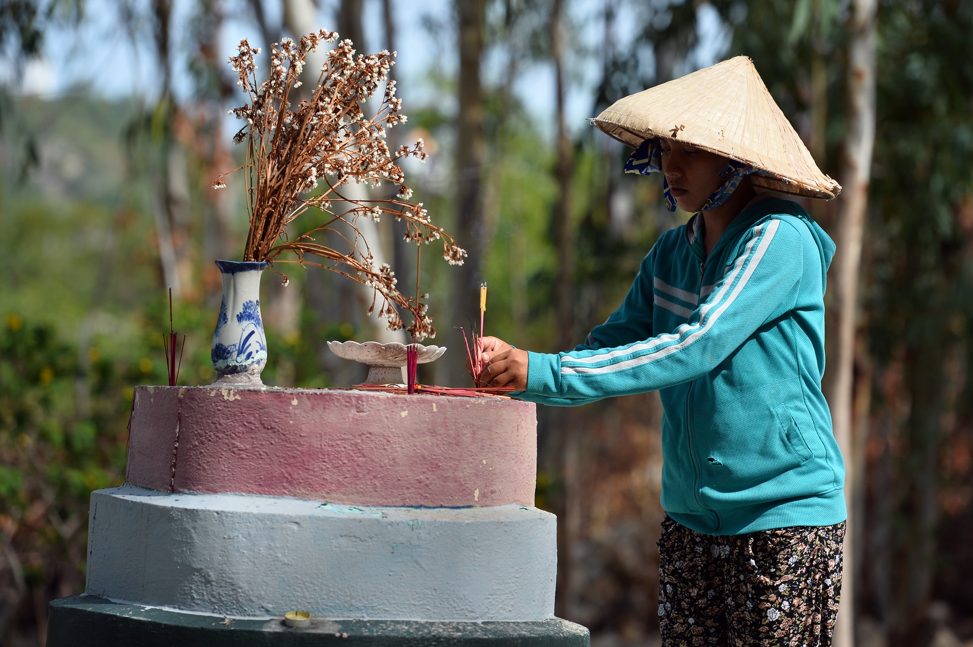 100 hai nhi chon trong ngoi mo hinh banh gato hinh anh