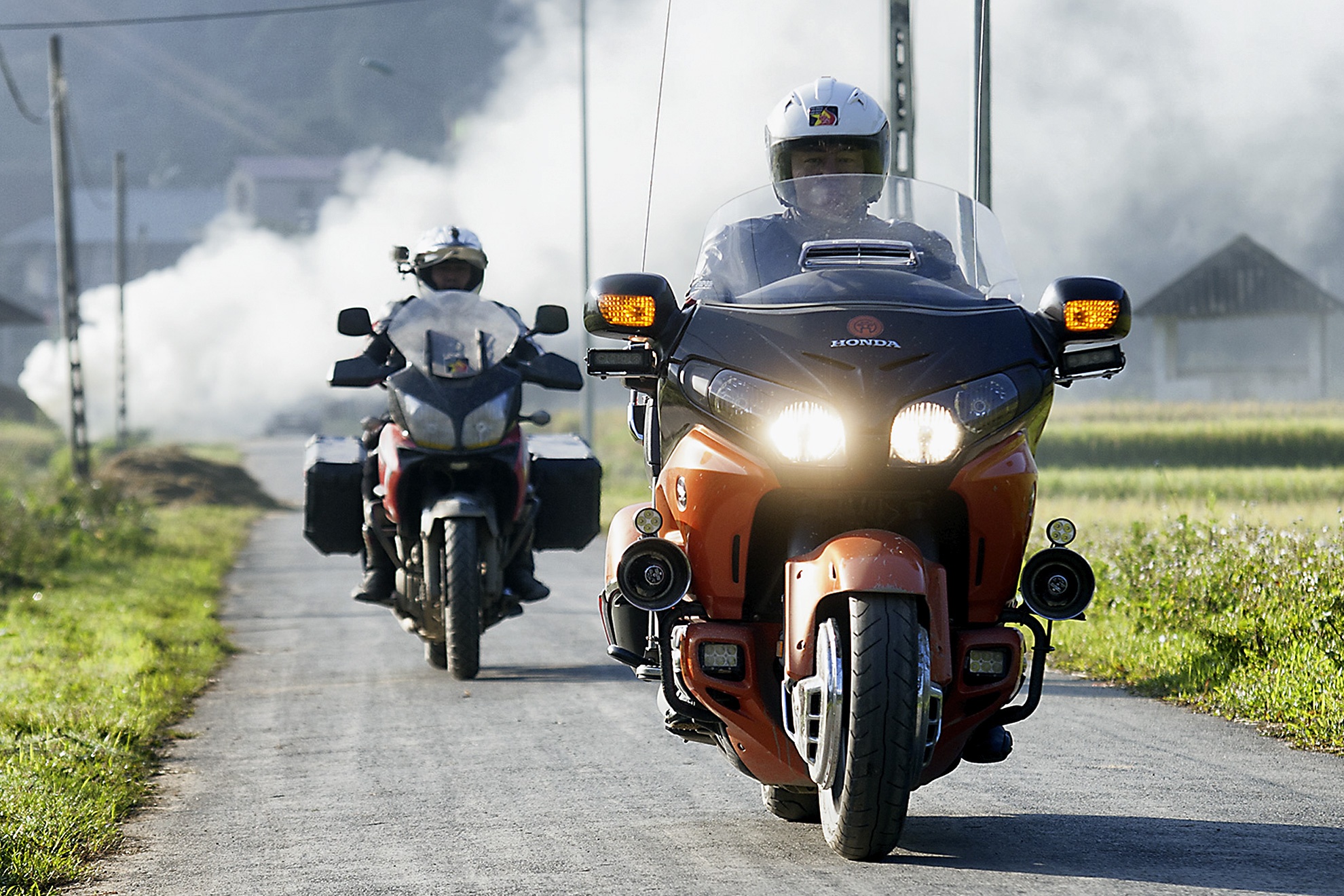 Dan sieu moto chinh phuc ba dinh deo Tay Bac hinh anh
