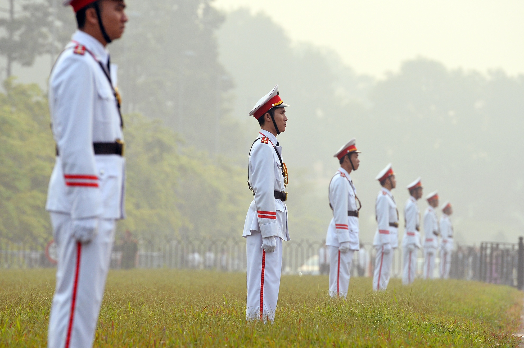 Sáng nay, Hà Nội có nhiều sương mù, thời tiết tương đối mát mẻ.