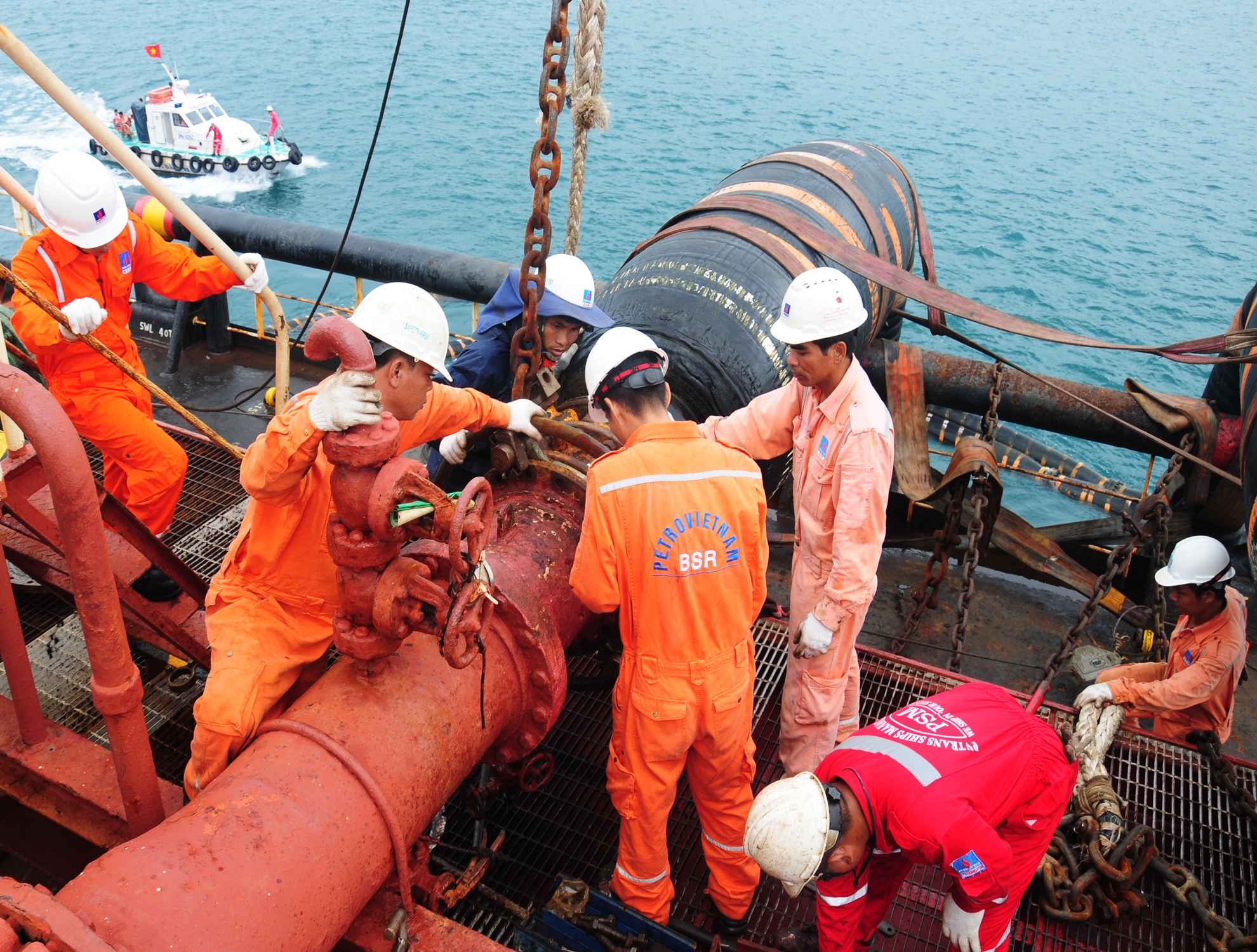 36 gio bom vang den tu Vung Tau ve Quang Ngai hinh anh