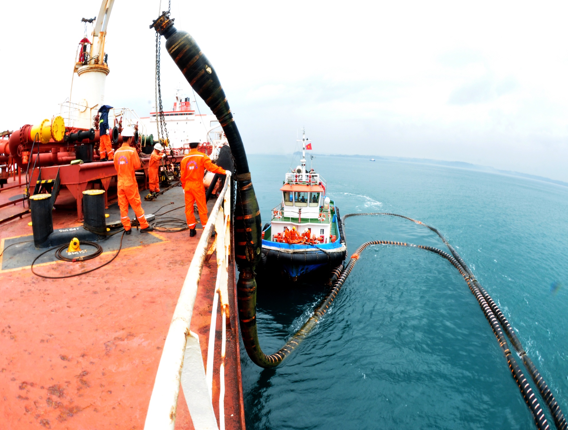 Quy trinh bom dau tho tren bien hinh anh