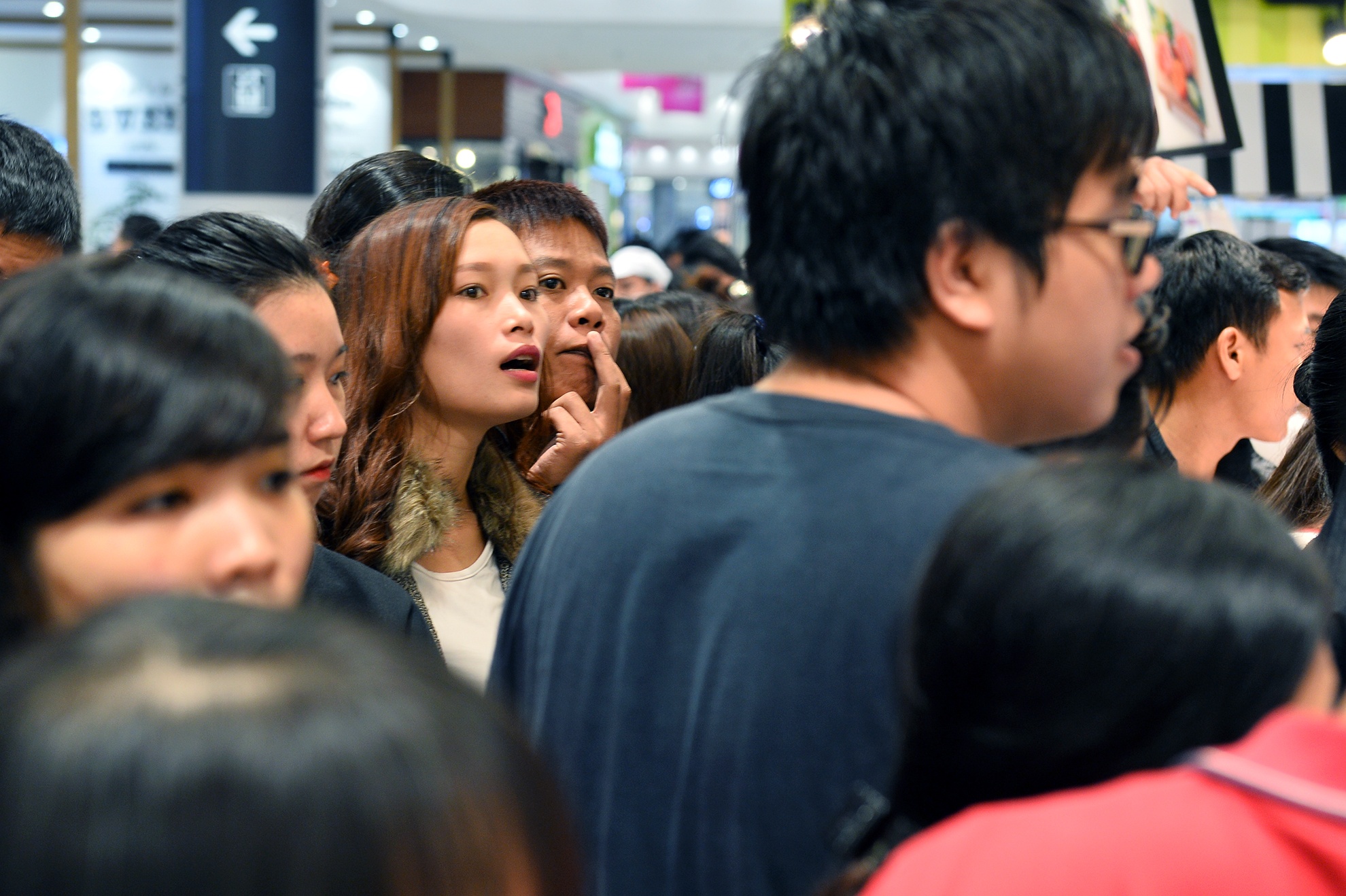 Nguoi Ha Noi chen nhau vao TTTM Nhat Ban moi mo hinh anh