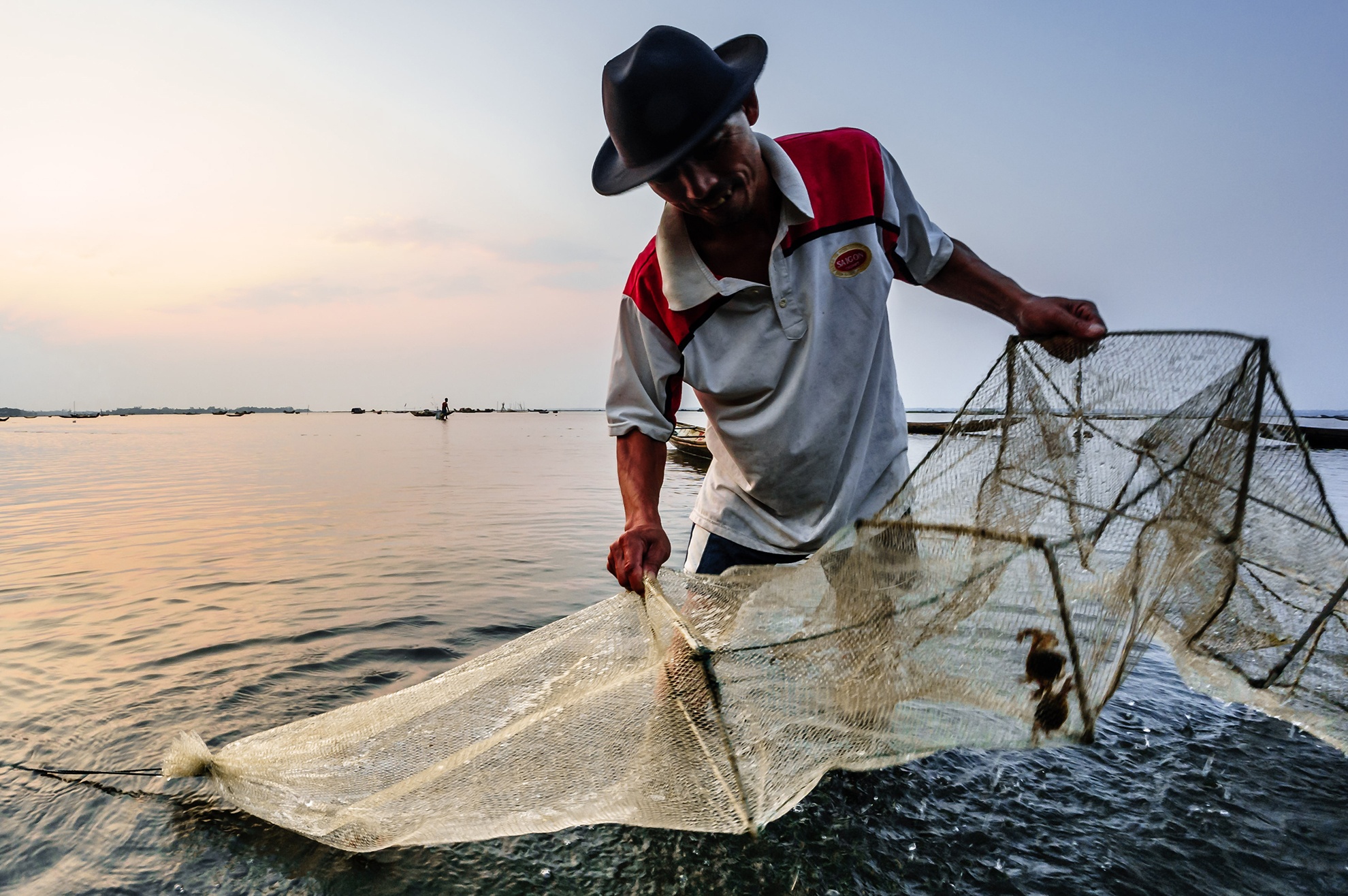 Nhoc nhan muu sinh tren dam pha xu Hue hinh anh