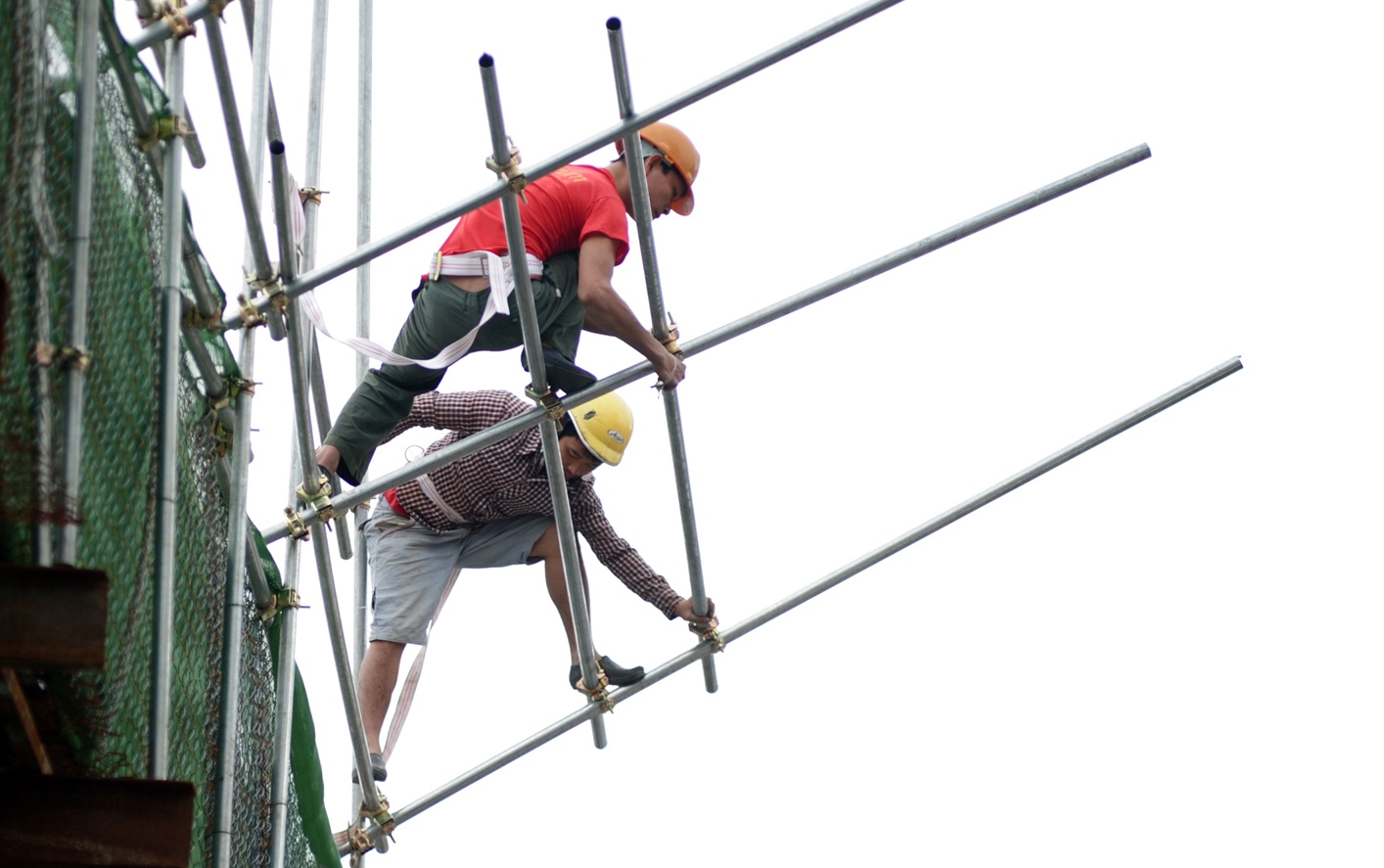 Khuc cua so hai o lo cot khong lo tren duong pho hinh anh