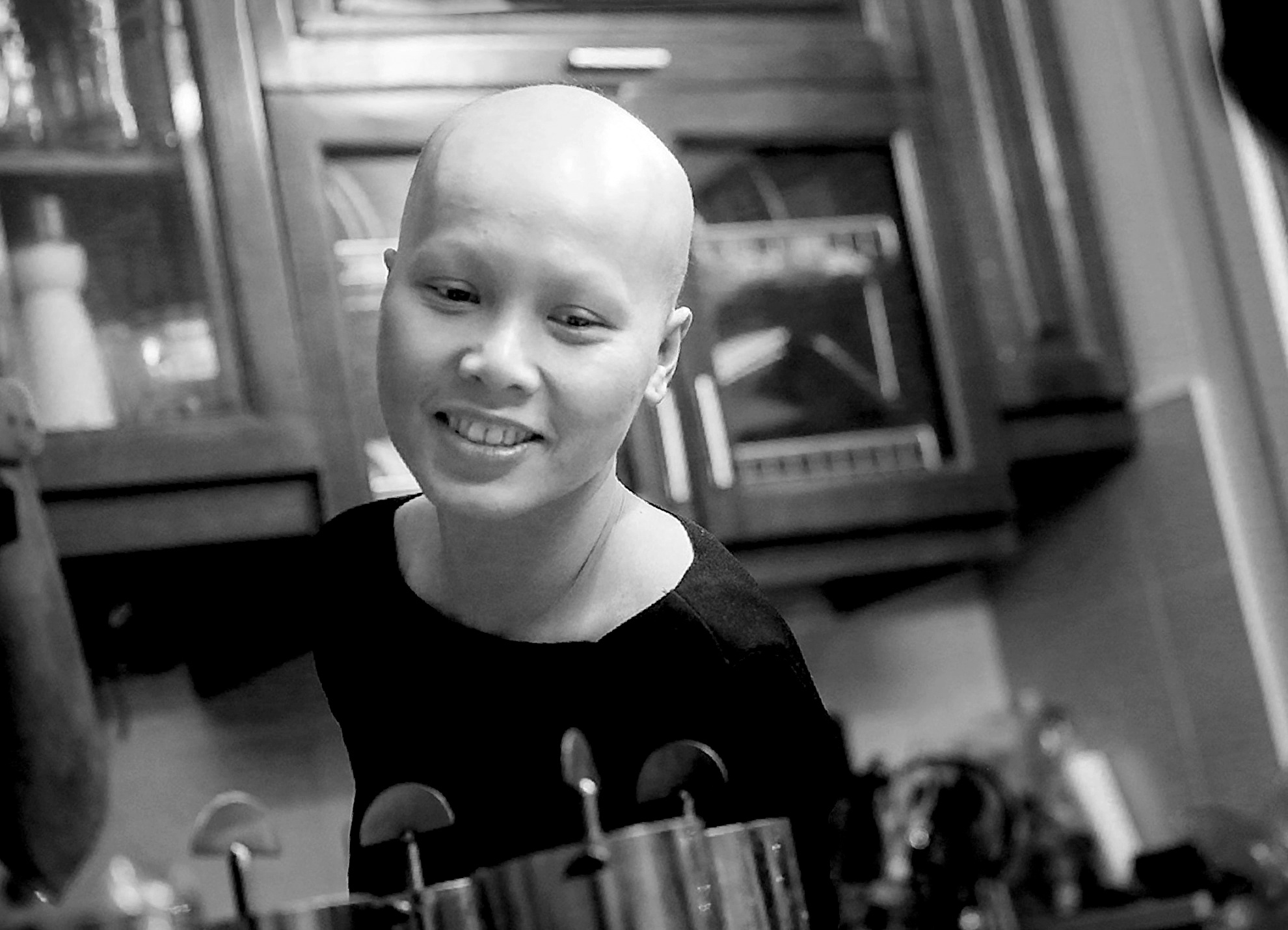 1.	Vừa bước qua tuổi 30 tươi đẹp chưa lâu, Bùi Thu Thủy (biệt danh Thủy Bốp) đón nhận tin mình bị ung thư vú, trong niềm sửng sốt. Người mẹ đơn thân này vừa trải qua 8 lần hóa trị, lần cuối cùng vào 5/12 và hiện đang trong giai đoạn dùng thuốc để ức chế hormon nữ.