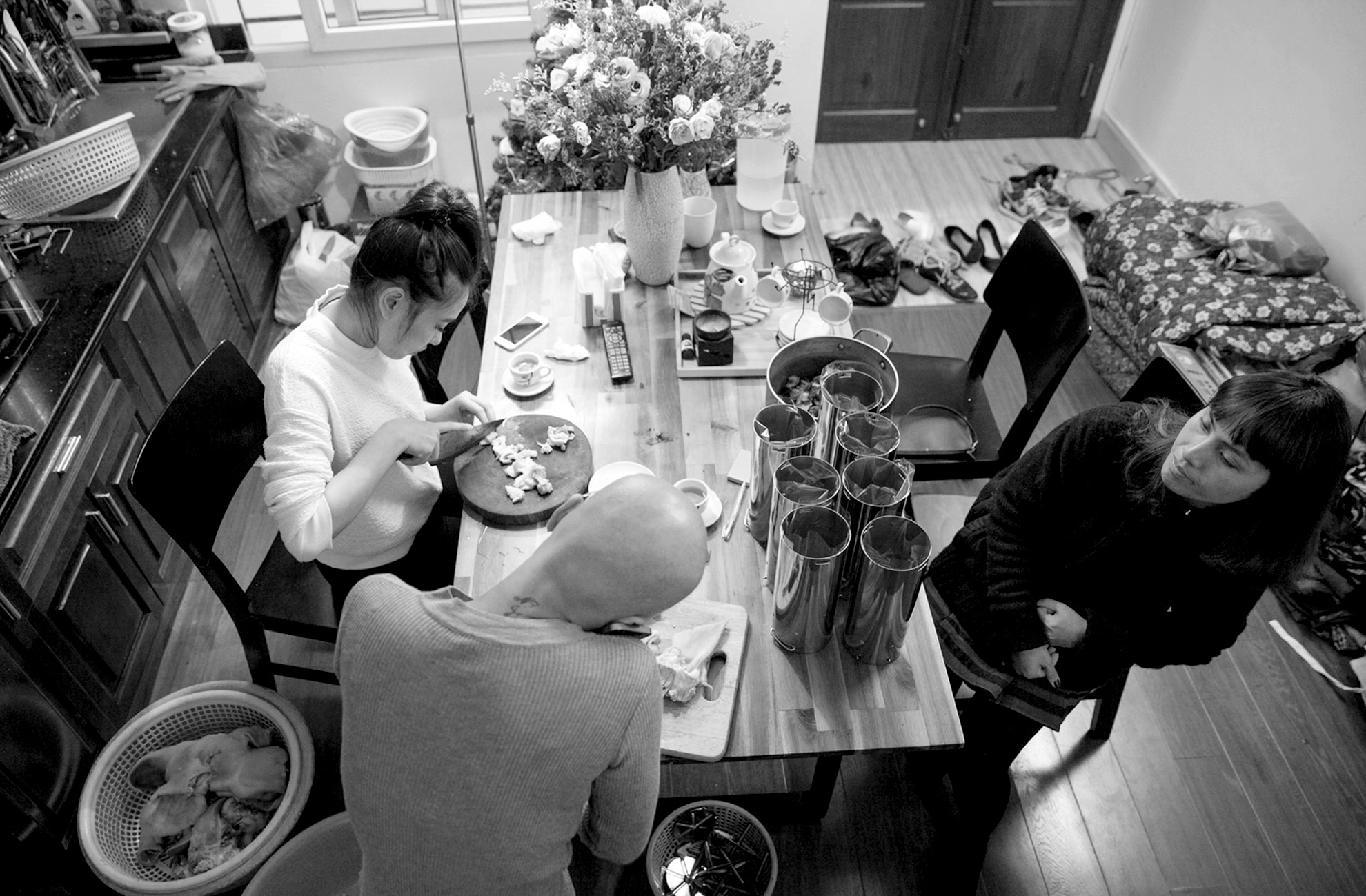 3.	Hiện tại, chị đã nghỉ công việc cũ tại một công ty xuất nhập khẩu. Toàn bộ tiền điều trị và trang trải cuộc sống của chị là từ nguồn kinh doanh bánh ngọt, thực phẩm online. Thủy Bốp chia sẻ, từng chút một, chị đang tích cóp để đảm bảo cho tương lai của con trai chị, bé Bốp. 