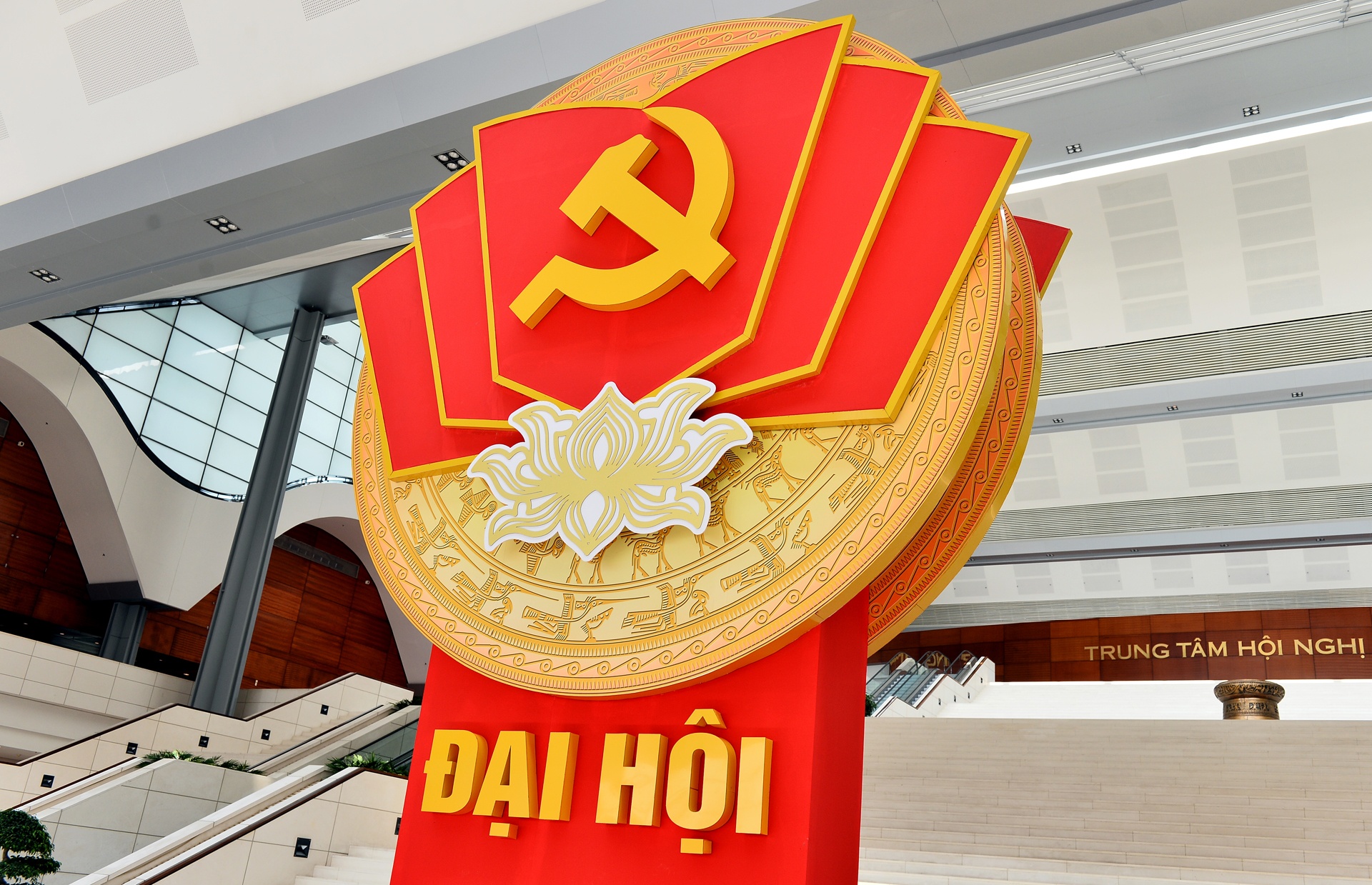 Trung tam HNQG truoc ngay khai mac Dai hoi Dang hinh anh