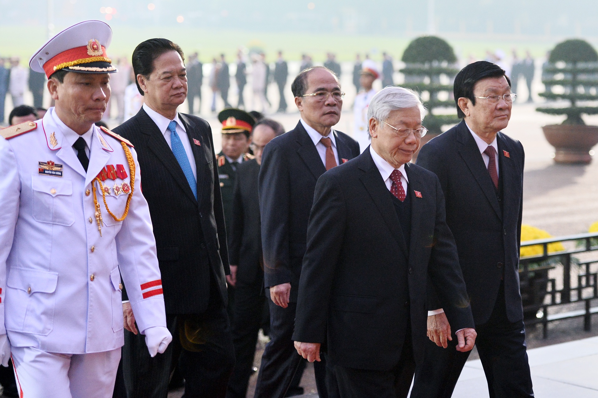 Doan dai bieu vao lang vieng Chu tich Ho Chi Minh hinh anh