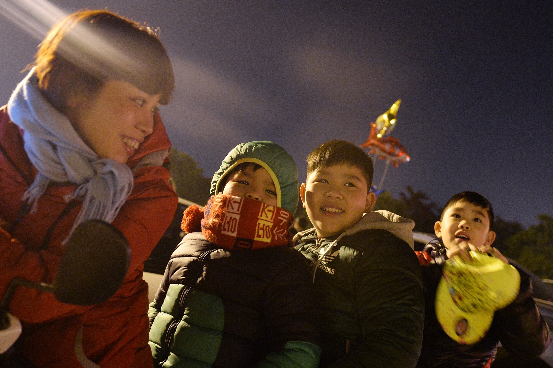 Nguoi dan han hoan chao nam Binh Than hinh anh