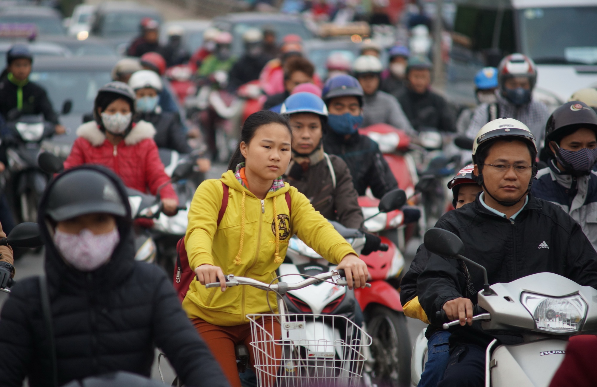Giao thong Ha Noi un u ngay dau di lam hinh anh